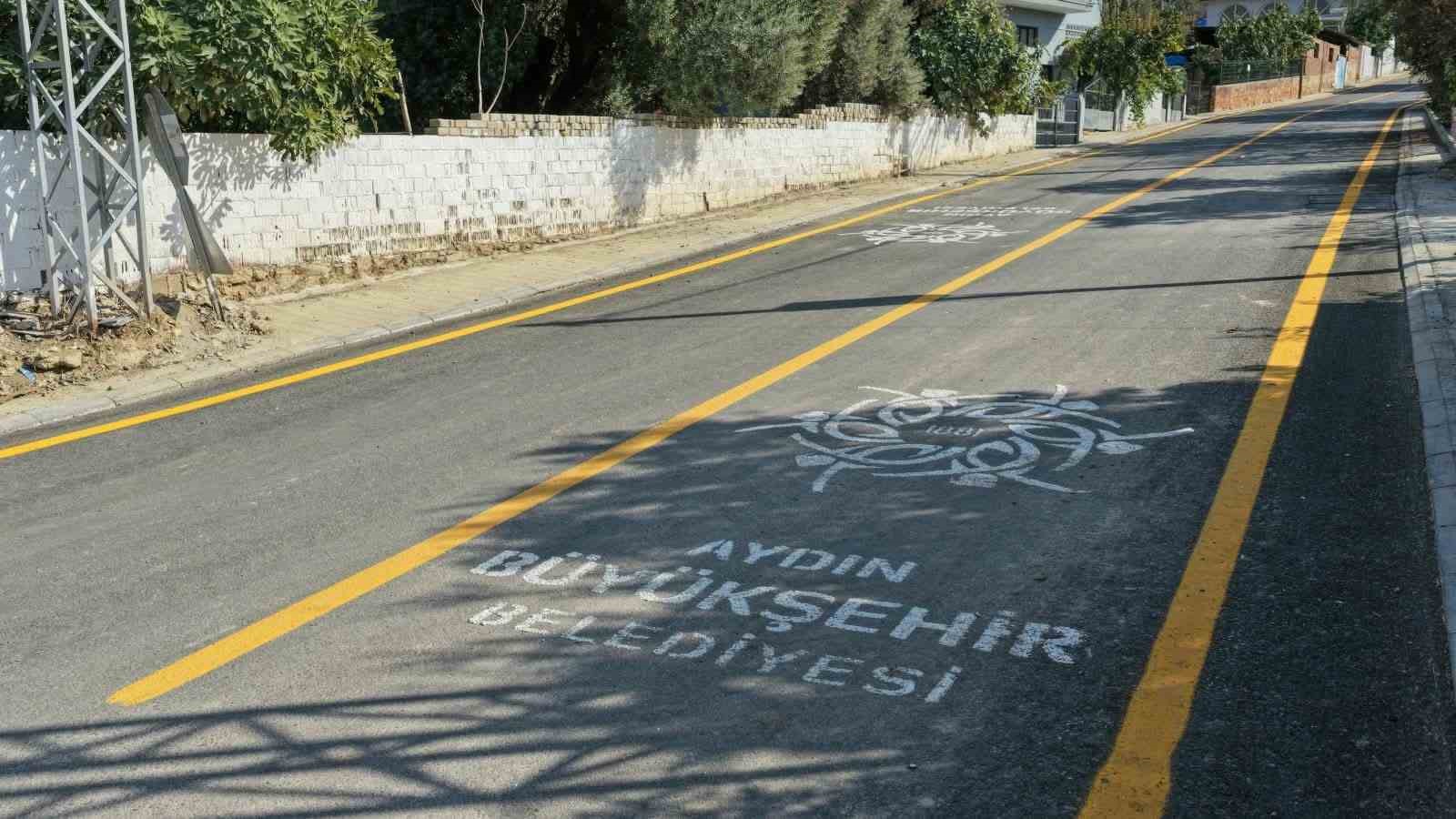 AYDIN BÜYÜKŞEHİR BELEDİYESİ EKİPLERİ, EFELER İLÇESİ DEREKÖY MAHALLESİ’NİN ANA ULAŞIM GÜZERGAHINDA ASFALT YENİLEME ÇALIŞMASINI TAMAMLADI.