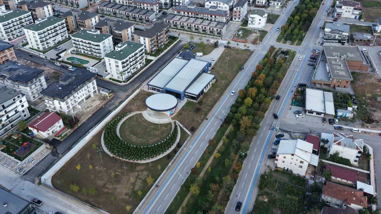 KOCAELİ'NİN BAŞİSKELE İLÇESİNDE YAPIMI SÜRDÜRÜLEN BAŞİSKELE 15 TEMMUZ BİLİM MERKEZİ'NDE ÇALIŞMALAR TAMAMLANMA AŞAMASINA GELDİ.