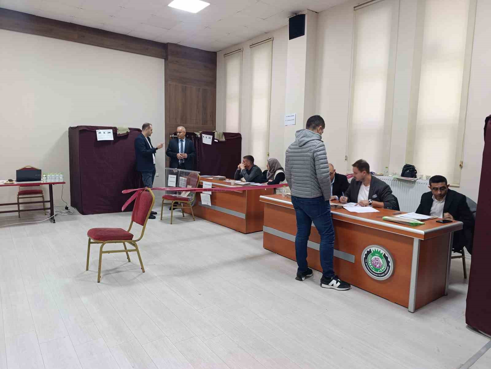AFYONKARAHİSAR TİCARET BORSASI'NIN (ATB) OLAĞAN GENEL KURULU BAŞLADI. SEÇİMLİ GENEL KURULDA İKİ ADAY YARIŞIYOR.