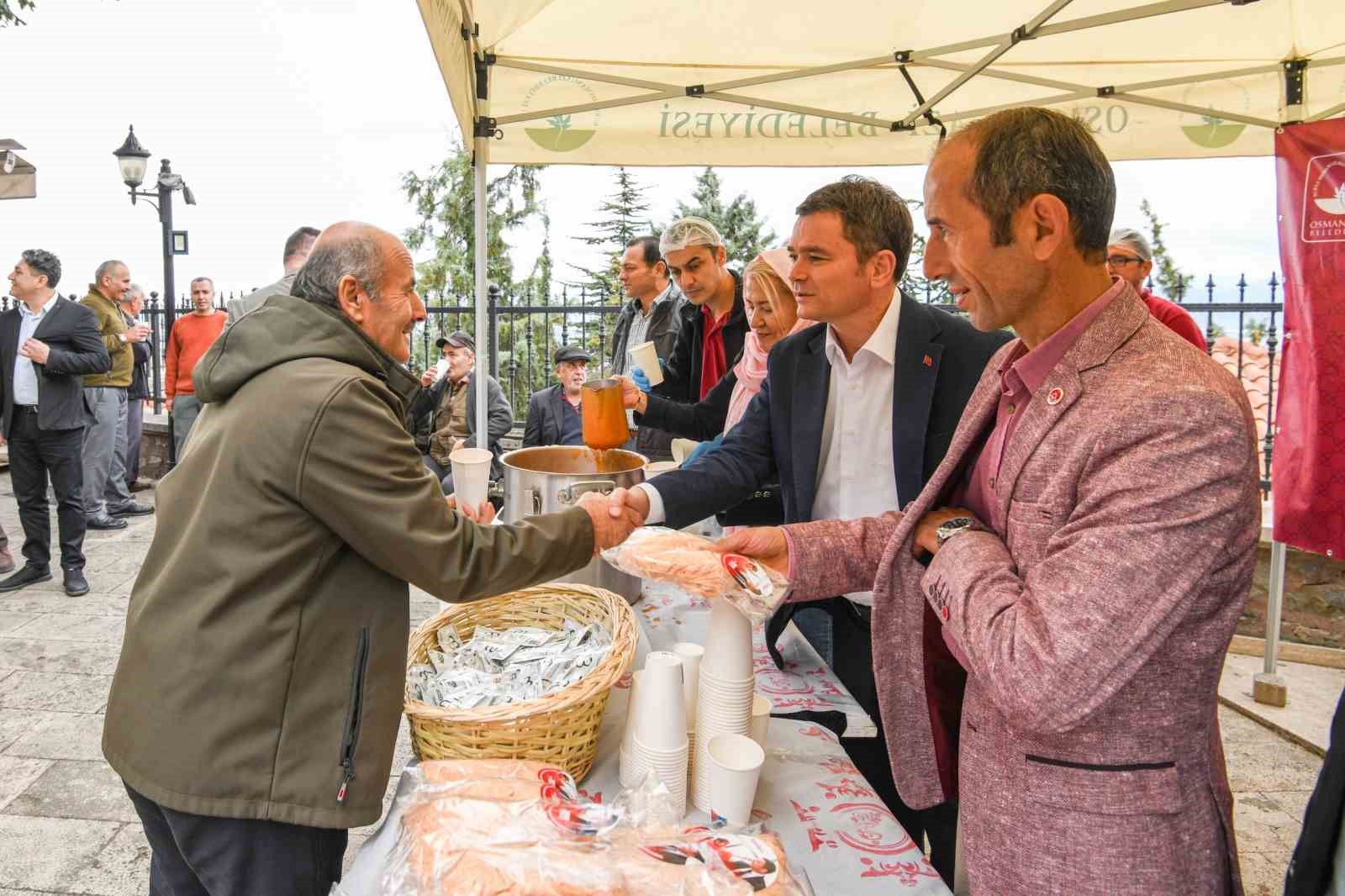 OSMANGAZİ BELEDİYE BAŞKANI ERKAN AYDIN, İLÇEYİ ORTAK AKIL VE İSTİŞARE ANLAYIŞIYLA YÖNETME HEDEFİ DOĞRULTUSUNDA MAHALLE ZİYARETLERİNİ SÜRDÜRÜYOR. İLÇENİN FARKLI NOKTALARINDA VATANDAŞLARLA BİR ARAYA GELEREK TALEP, GÖRÜŞ VE ÖNERİLERİ YERİNDE DİNLEYEN BAŞKAN AYDIN, BU KEZ MOLLAFENARİ MAHALLESİ’Nİ ZİYARET ETTİ.