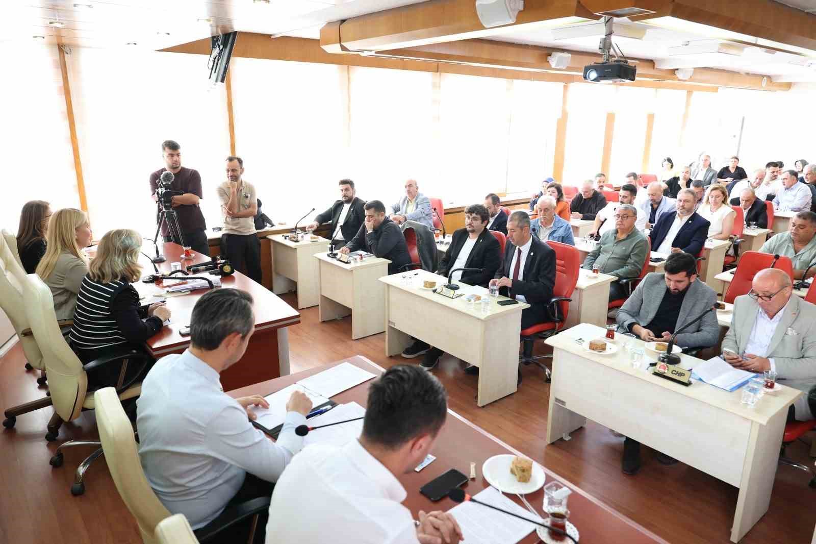 MERKEZEFENDİ BELEDİYE MECLİSİ’NİN EKİM AYI TOPLANTISINDA YAPILAN GÖRÜŞMELER SONUCUNDA 2027 YILI TAHMİNİ BÜTÇESİ, 4 MİLYAR 650 MİLYON TL OLDU. MERKEZEFENDİ BELEDİYE BAŞKANI ŞENİZ DOĞAN, "İLÇEMİZE VE HEMŞEHRİLERİMİZE EN İYİ ŞEKİLDE HİZMET ETMEK İÇİN HAZIRLANAN 2027 YILI BÜTÇEMİZ HAYIRLI OLSUN" DEDİ.