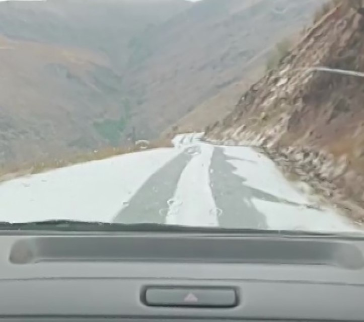 MALATYA'DA DOLU YAĞIŞI YOLLARI BEYAZA BÜRÜDÜ