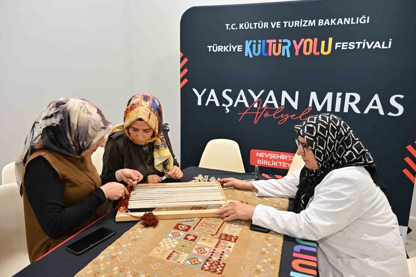 KÜLTÜR VE TURİZM BAKANLIĞI TARAFINDAN DÜZENLENEN ERZURUM KÜLTÜR YOLU FESTİVALİ, KENTİN KÜLTÜREL MİRASINI FARKLI SANAT DİSİPLİNLERİYLE BULUŞTURAN ETKİNLİKLERLE DEVAM ETTİ.
