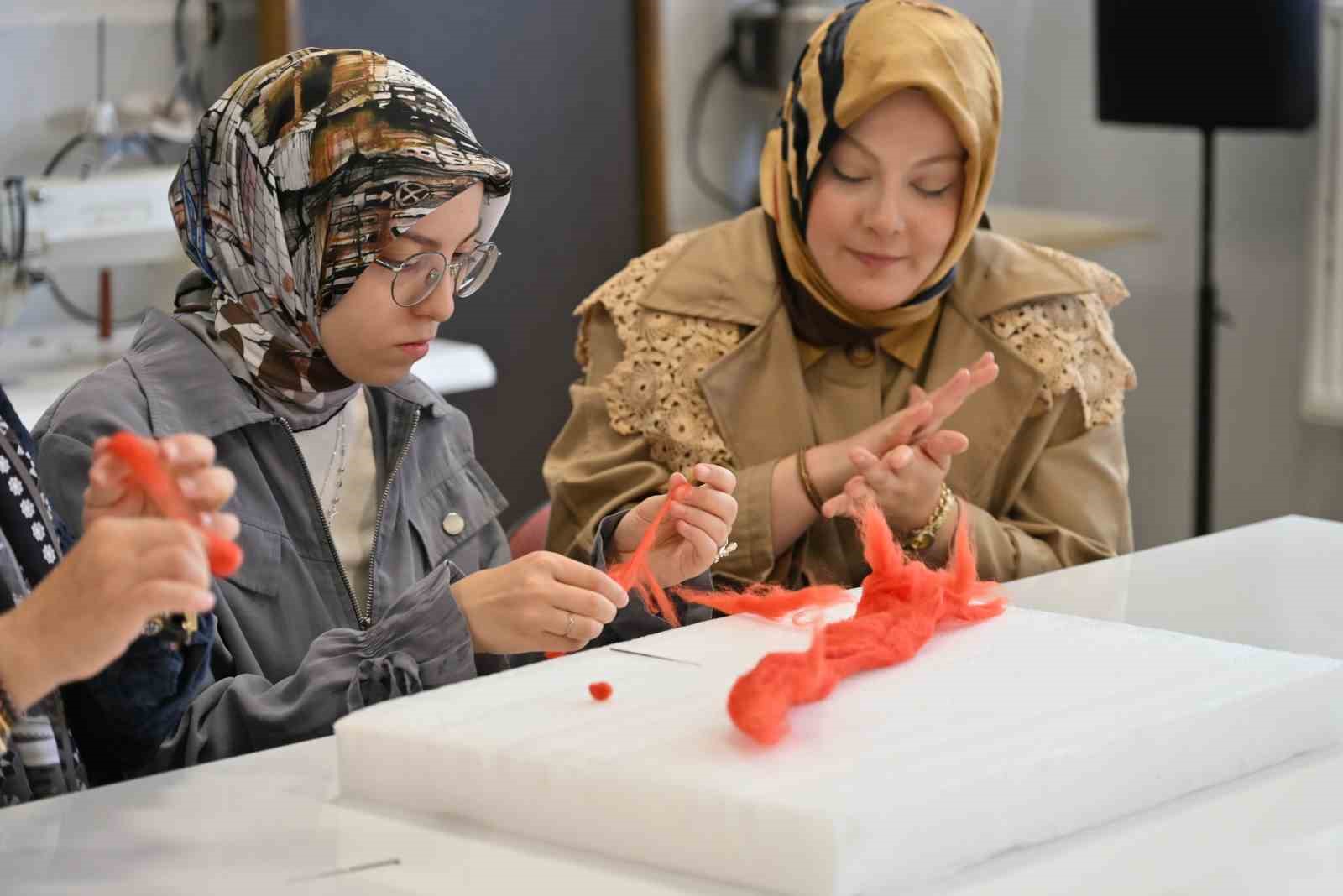 KÜLTÜR VE TURİZM BAKANLIĞI TARAFINDAN DÜZENLENEN ERZURUM KÜLTÜR YOLU FESTİVALİ, GELENEKSEL SANATLARDAN ÇOCUK ETKİNLİKLERİNE, SERGİLERDEN SİNEMA GÖSTERİMLERİNE UZANAN PROGRAMIYLA DEVAM ETTİ.