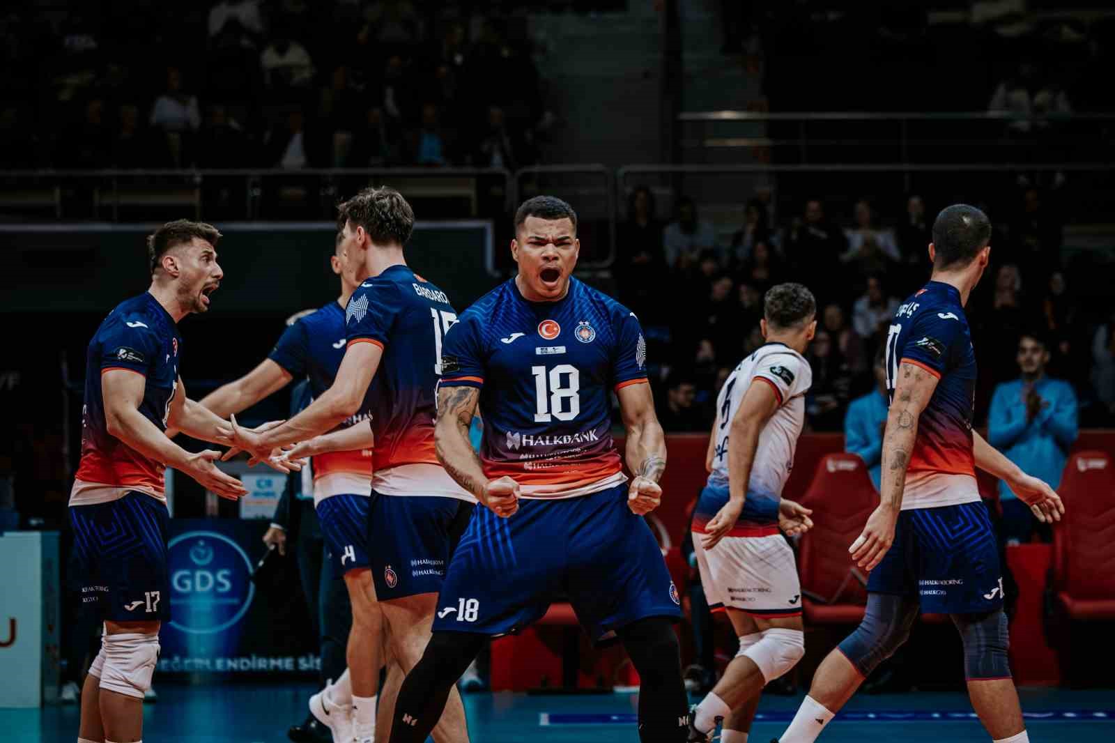 EFELER LİGİ’NİN İLK HAFTASINDA HALKBANK, SAHASINDA GALATASARAY'I 3-1 MAĞLUP ETTİ.
