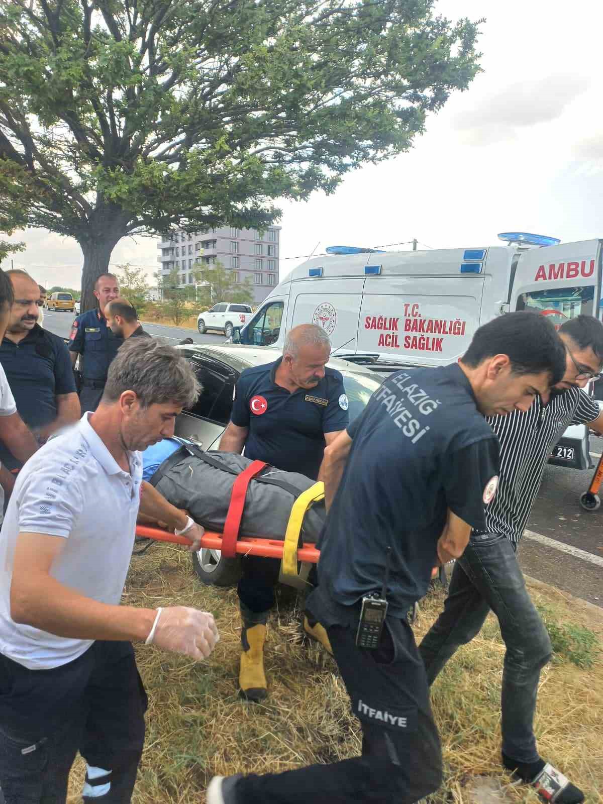YARALILAR, AMBULANSLARLA KENTTEKİ HASTANELERE KALDIRILARAK TEDAVİ ALTINA ALINDI.