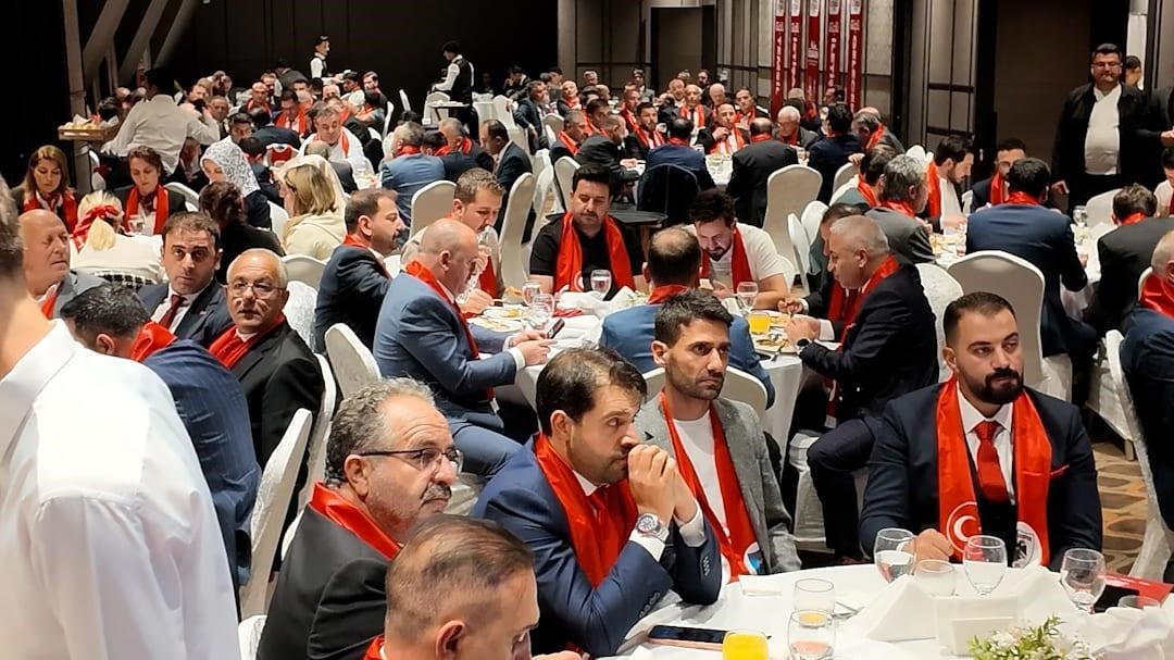 TOBB YÖNETİM KURULU ÜYESİ VE ERZURUM TİCARET VE SANAYİ ODASI (ETSO) YÖNETİM KURULU BAŞKANI SAİM ÖZAKALIN, DÜZENLENEN GENİŞ KATILIMLI MECLİS ÜYESİ VE KOMİTE ÜYESİ ADAYLARI BULUŞMASI'NDA YENİ DÖNEM İÇİN ETSO YÖNETİM KURULU BAŞKANLIĞINA YENİDEN ADAY OLDUĞUNU AÇIKLADI.