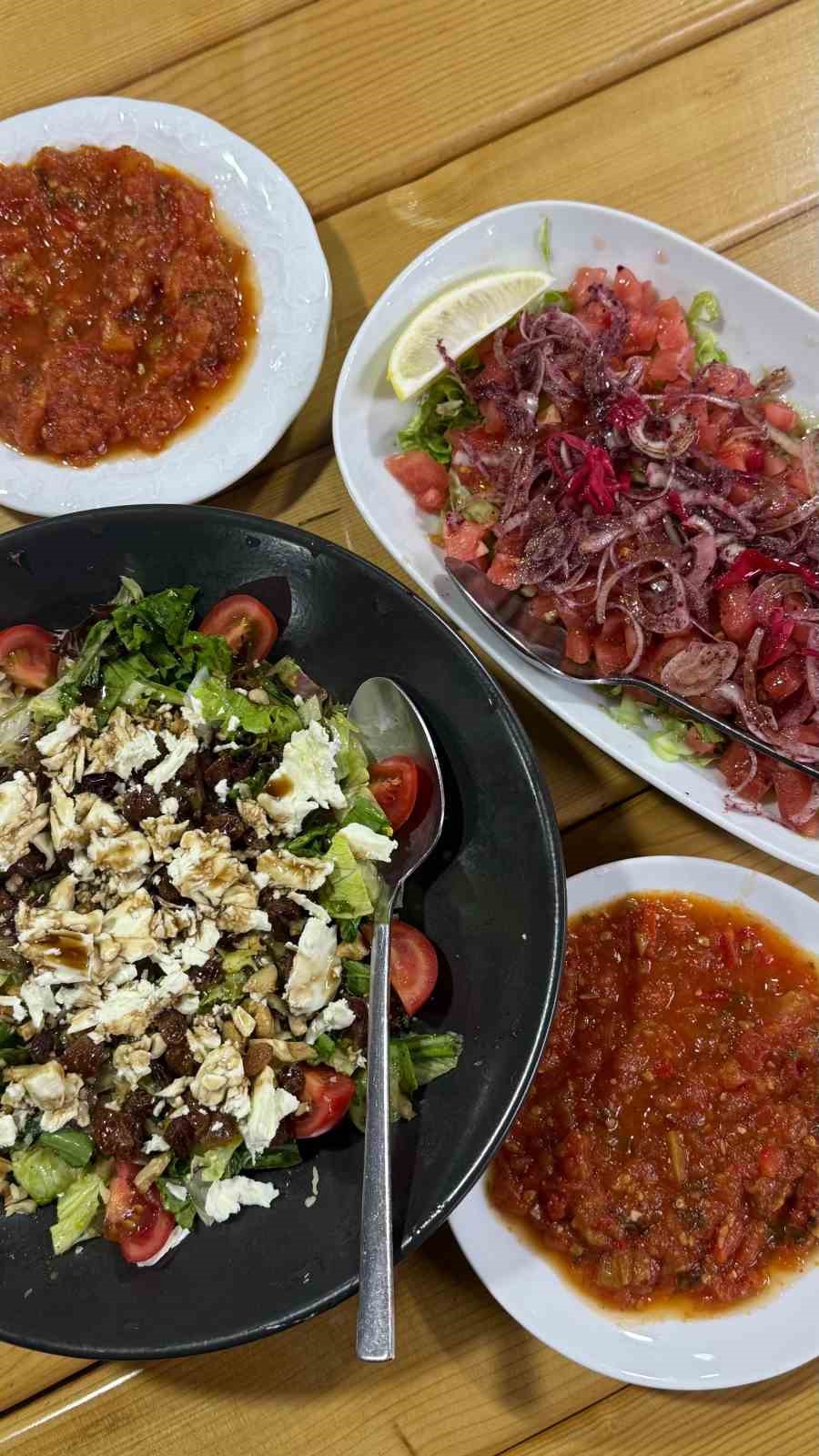 RİZE, 6. GASTRONOMİ GÜNLERİ İLE BİRLİKTE AVRUPA PAZARINDA YÜKSEK DEĞER BULAN TÜRK SOMONU İHRACATINI, İYİDERE LOJİSTİK LİMANI ALTYAPISINI VE GELENEKSEL SAĞLIKLI BESLENME KÜLTÜRÜNÜ BİR ARAYA GETİREREK KENTİ KÜRESEL ÖLÇEKTE BİR "LONGEVİTY" (UZUN YAŞAM) VE GASTRONOMİ MERKEZİNE DÖNÜŞTÜRMEYİ HEDEFLİYOR