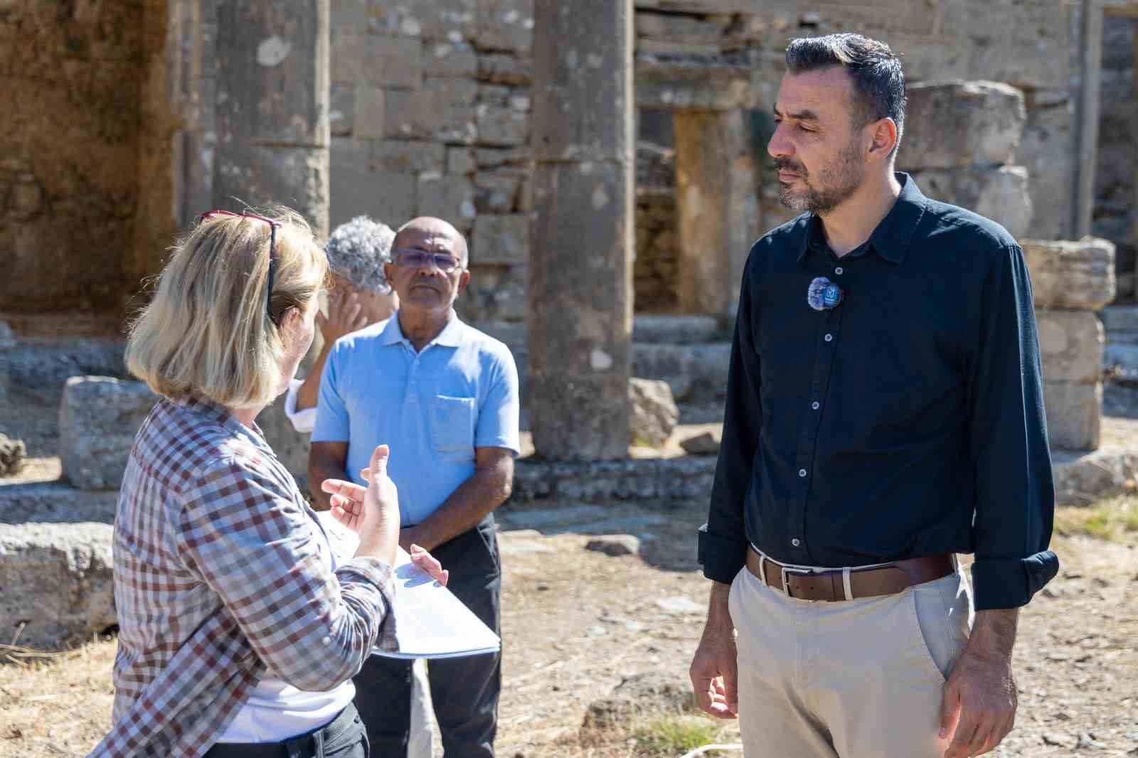 MANAVGAT BELEDİYE BAŞKAN VEKİLİ AV. MEHMET ÇİÇEK, BELEDİYE BAŞKAN YARDIMCILARI VE BİRİM MÜDÜRLERİYLE BİRLİKTE LYRBE ANTİK KENTİ’NDE KAPSAMLI İNCELEMELERDE BULUNDU.