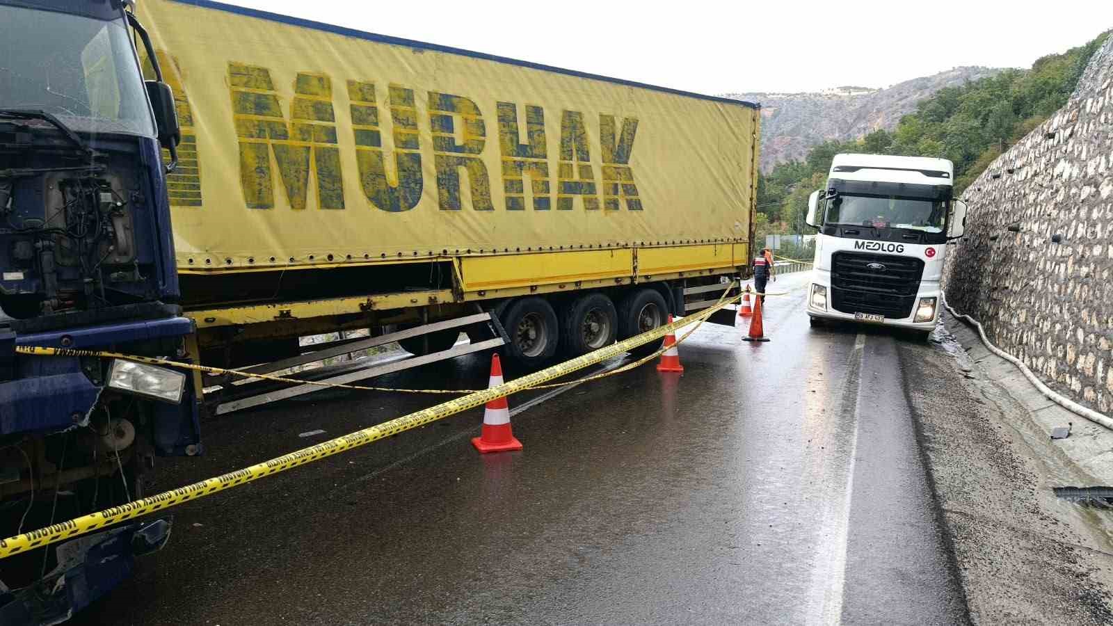 YOLDA TRAFİK YOĞUNLUĞU OLUŞTU