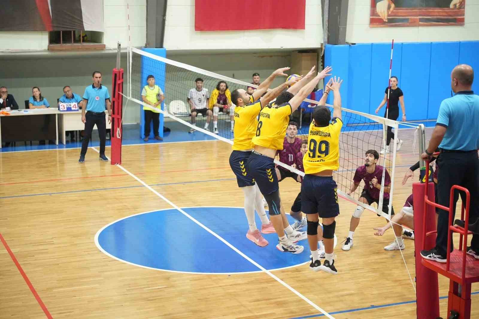YENİŞEHİR BELEDİYESPOR ERKEK VOLEYBOL TAKIMI, SEZONA FIRTINA GİBİ BAŞLADI. İLK KARŞILAŞMASINDAN 3-0’LIK GALİBİYETLE AYRILAN SARI-LACİVERTLİLER, SEZONUN İLK İÇ SAHA MAÇINDA YSK YILDIZ SPOR’U DA 3-0 MAĞLUP EDEREK 2’DE 2 YAPTI.