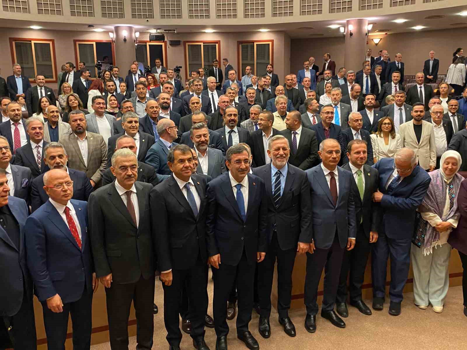 CUMHURBAŞKANI YARDIMCISI CEVDET YILMAZ, TÜRKİYE YÜZYILI BULUŞMALARI KAPSAMINDA GELDİĞİ BURSA’DA İŞ DÜNYASININ TEMSİLCİLERİYLE BİR ARAYA GELDİ.