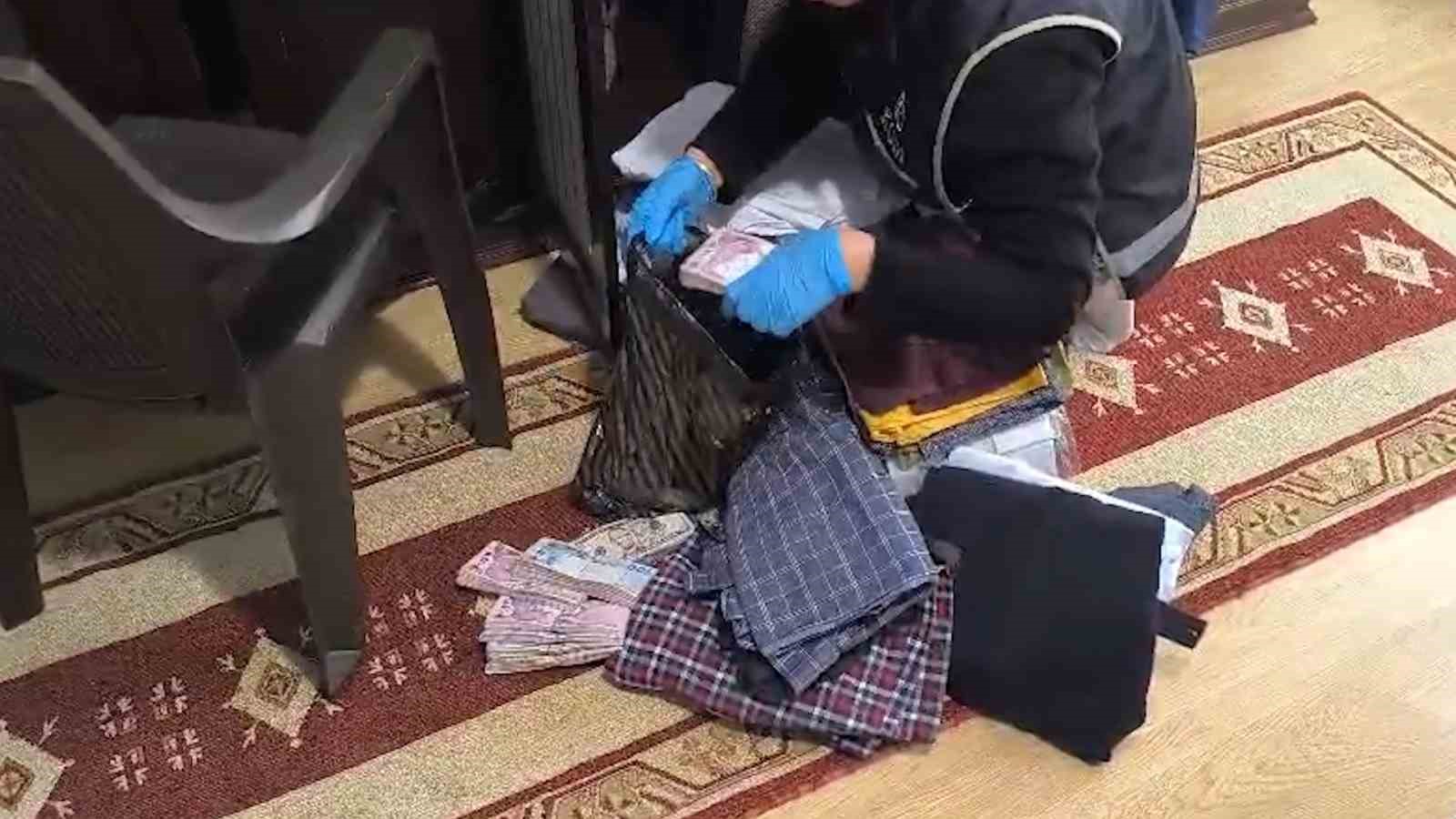 BELEDİYE PERSONELİNİN EVİNDEN ÇIKAN PARALARA EL KONULDU