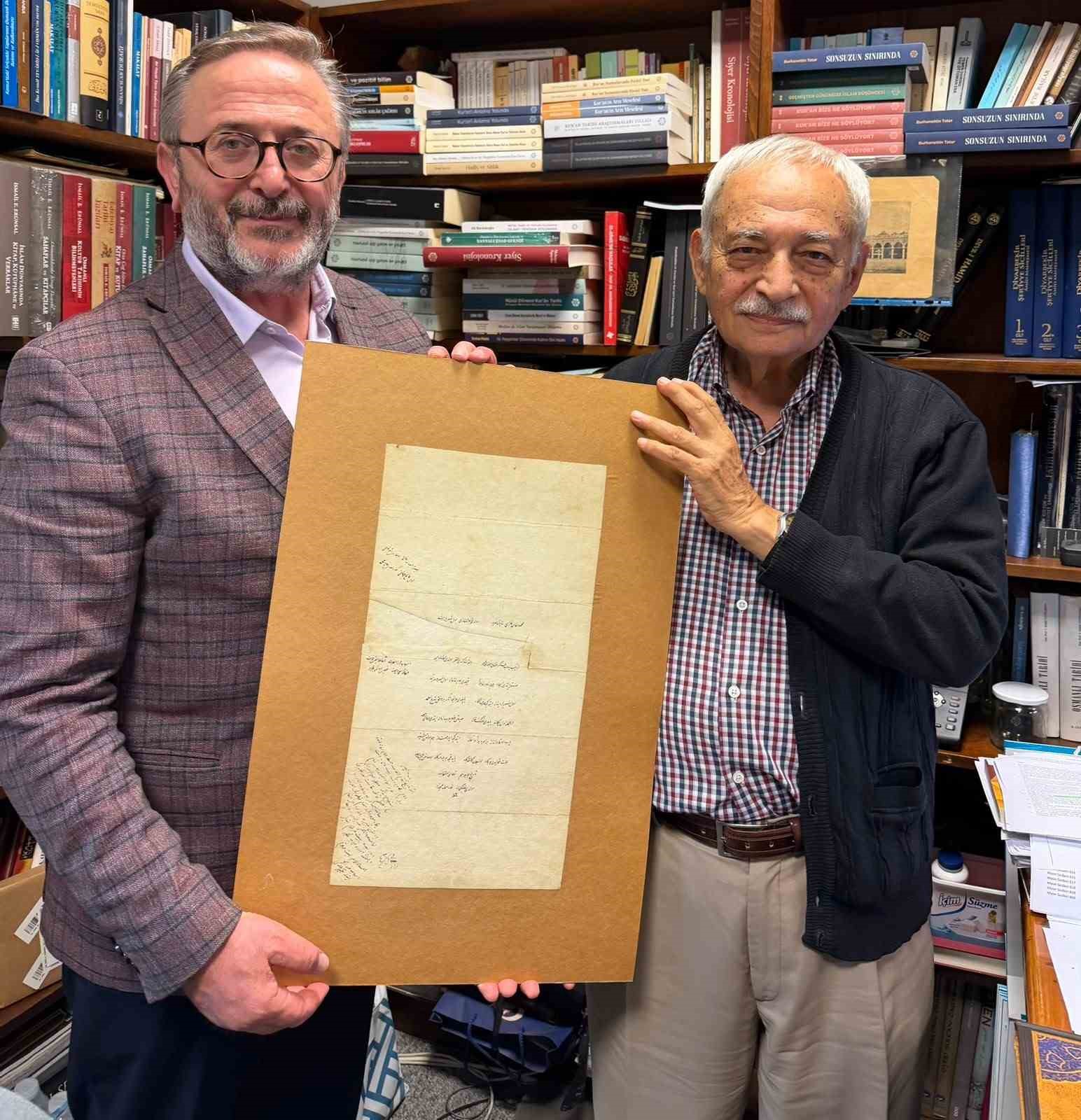 KÜLTÜR VE TURİZM BAKANI MEHMET NURİ ERSOY, YAZAR İSMAİL ERÜNSAL’IN ÖMRÜ BOYUNCA BİR ARAYA GETİREREK SÜLEYMANİYE YAZMA ESER KÜTÜPHANESİNE BAĞIŞLADIĞI 525 ESERLİK KOLEKSİYONUN DİJİTAL ERİŞİME AÇILDIĞINI DUYURDU.