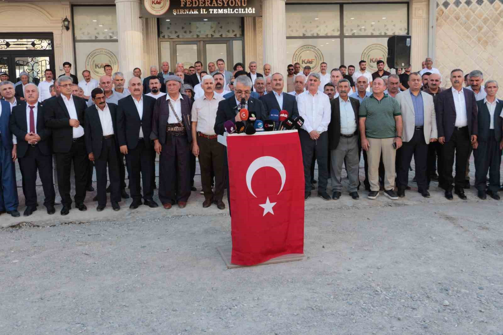 ŞIRNAK’TA KADİM AŞİRETLER FEDERASYONU İL BAŞKANLIĞI ÖNCÜLÜĞÜNDE BİR ARAYA GELEN AŞİRET LİDERLERİ, KANAAT ÖNDERLERİ VE SİVİL TOPLUM KURULUŞU TEMSİLCİLERİ, TBMM'DE KABUL EDİLEN "ÇERÇEVE YASA"YA DESTEK VERDİKLERİNİ AÇIKLADI.