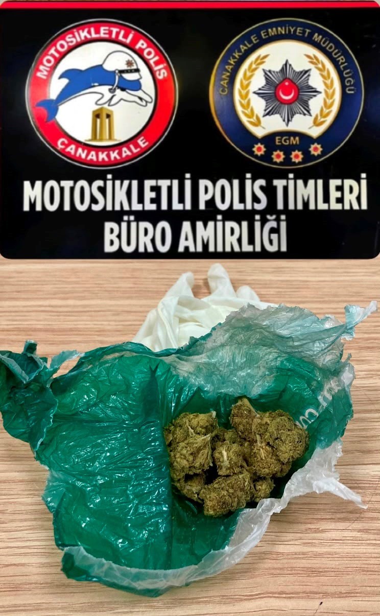 ÇANAKKALE'DE EMNİYET EKİPLERİNCE GERÇEKLEŞTİRİLEN HUZUR UYGULAMALARINDA ÇEŞİTLİ SUÇLARDAN ARANAN 8 ŞÜPHELİ ÇIKARILDIKLARI MAHKEMECE TUTUKLANDI.
