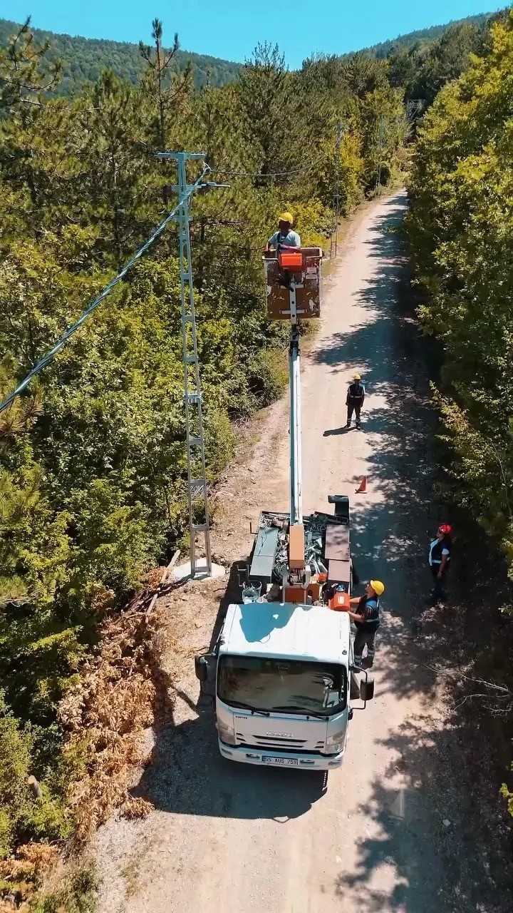 SİNOP’UN GERZE İLÇESİNE BAĞLI SORKUN MAHALLESİ’NDE ELEKTRİK ŞEBEKESİNİN YENİLENMESİ AMACIYLA YAKLAŞIK 5 MİLYON TL’LİK YATIRIM GERÇEKLEŞTİRİLİYOR.