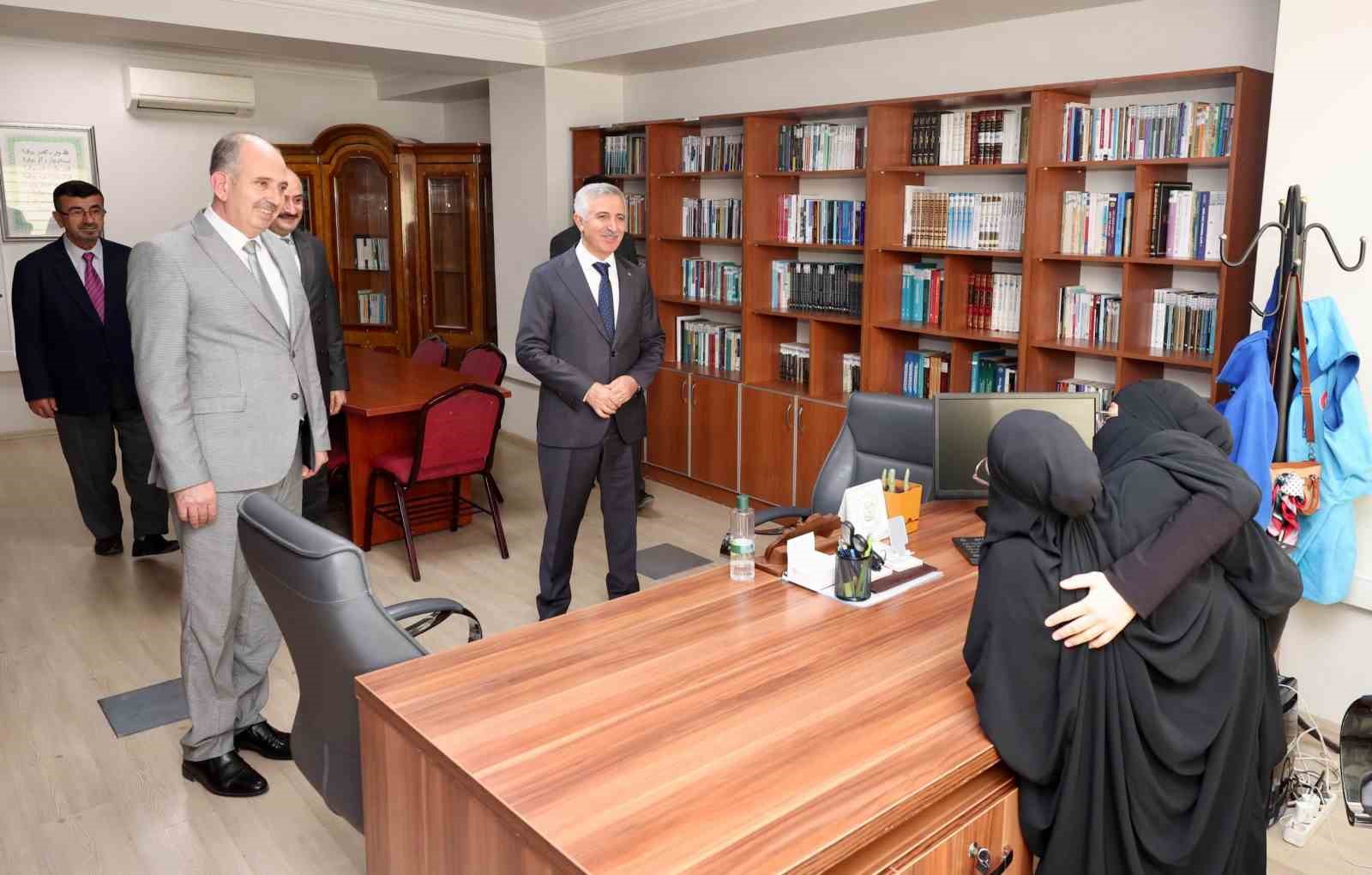 KAHRAMANMARAŞ VALİLİĞİNİN SOSYAL MEDYA HESABINDAN YAPILAN PAYLAŞIMDA, AYŞE VE SEMA TANRIKULU'NUN EĞİTİM HAYATINDAKİ AZİMLERİNE DİKKAT ÇEKİLDİ