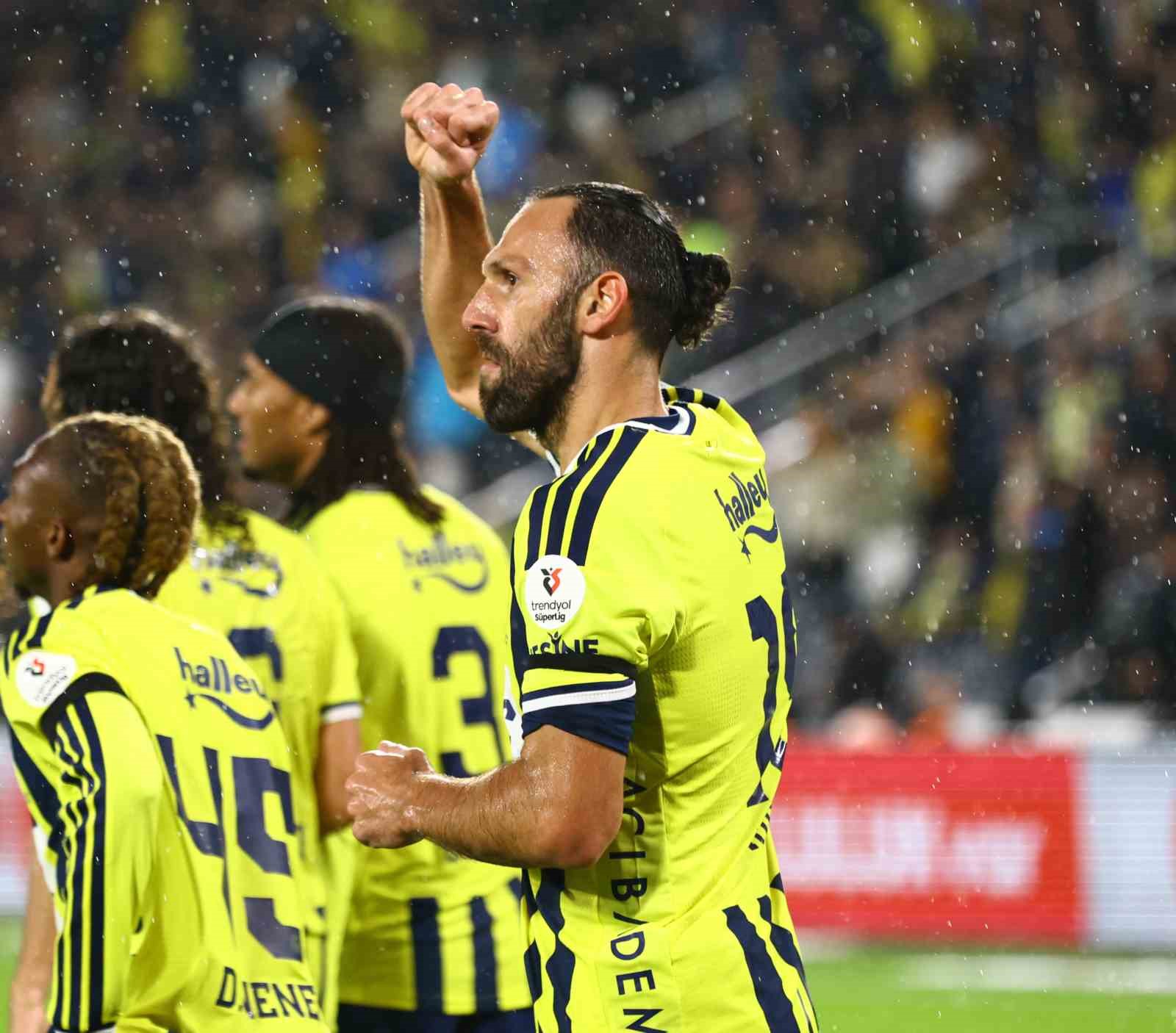 TRENDYOL SÜPER LİG’İN 8. HAFTASINDA FENERBAHÇE EVİNDE KARŞILAŞTIĞI CORENDON ALANYASPOR'U 3-0 MAĞLUP ETTİ.