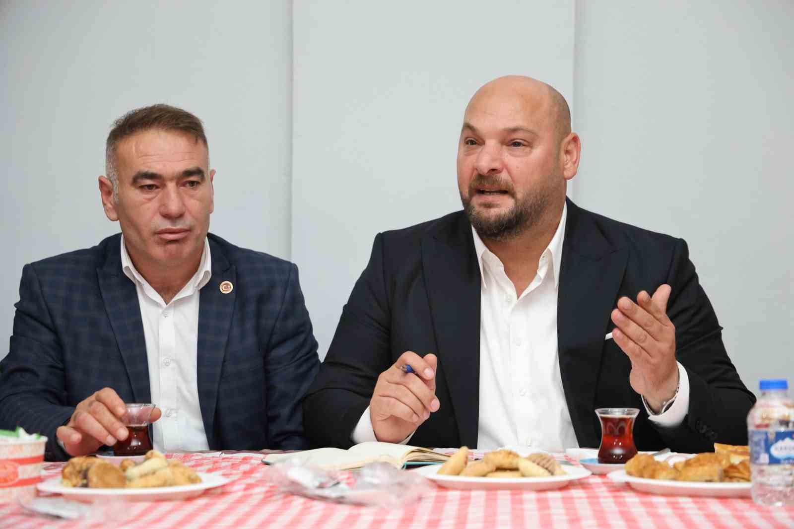 ATAKUM BELEDİYE BAŞKANI SERHAT TÜRKEL, KAMALI MAHALLESİ SAKİNLERİYLE BİR ARAYA GELEREK MAHALLENİN EKSİK VE İHTİYAÇLARINI VATANDAŞLARLA BİRLİKTE DEĞERLENDİREREK ÇÖZÜM ÜRETME MESAJI VERDİ.