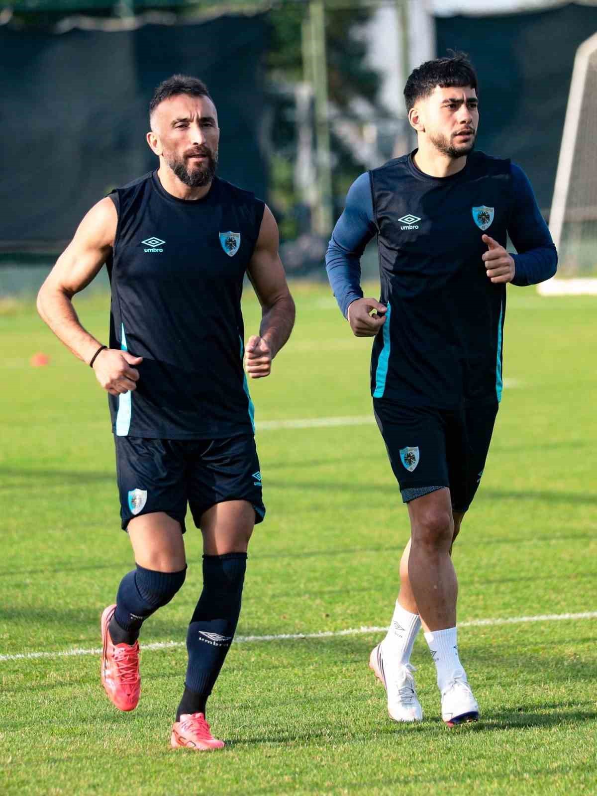 ORHAN OVACIKLI (SOLDA), MUSTAFA FETTAHOĞLU (SAĞDA)