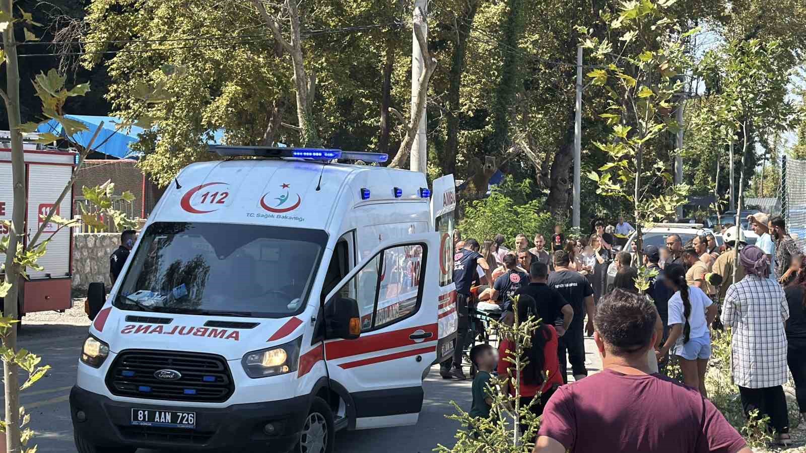 DÜZCE BELEDİYESİ SU REGÜLATÖRLERİNİN BULUNDUĞU UĞUR SUYU’NDA SERİNLEMEK İÇİN SUYA GİREN 12 YAŞINDA Kİ ÇOCUK EKİPLERİN 20 DAKİKALIK KALP MASAJI İLE HAYATA DÖNDÜ.