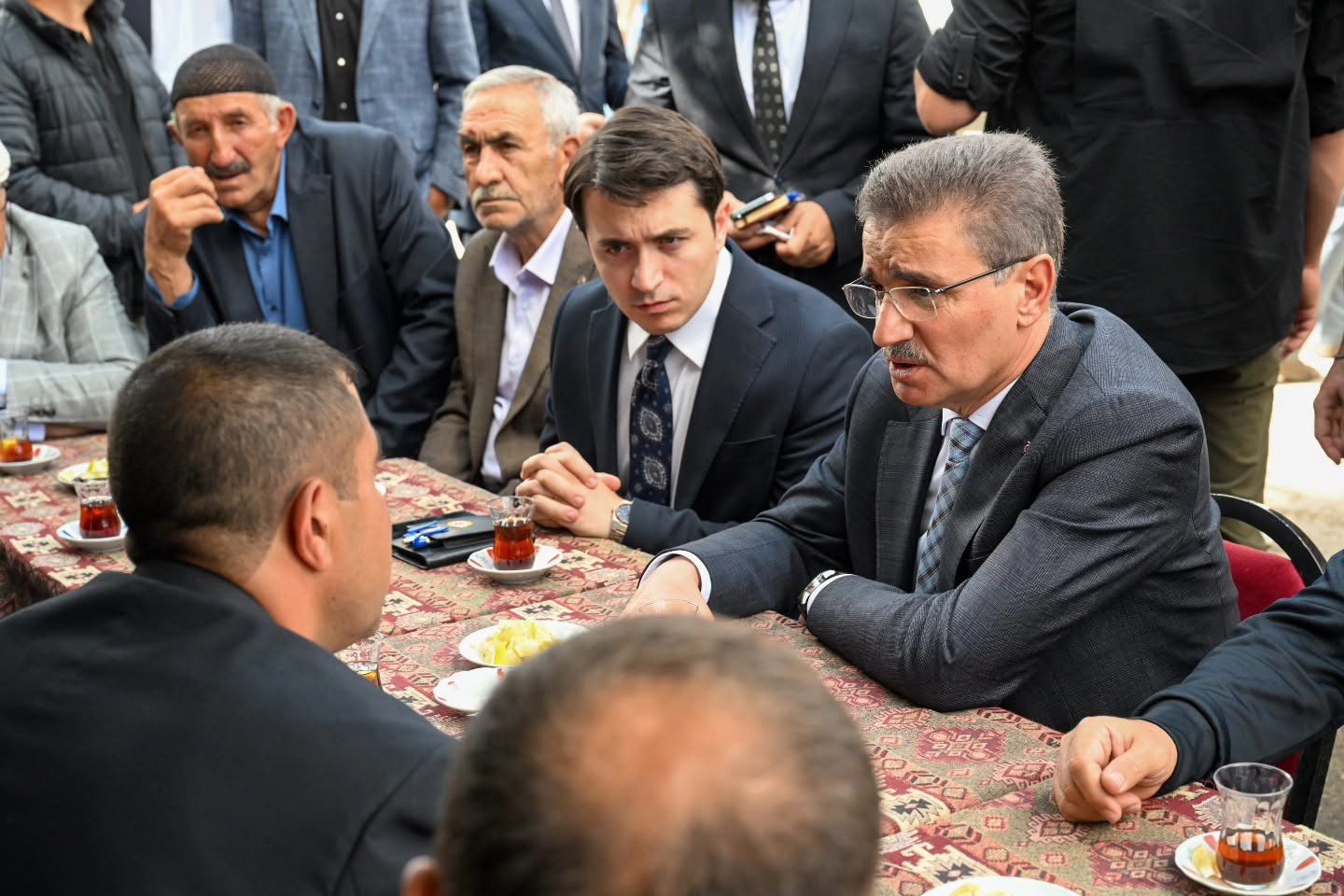 VALİ AYDIN BARUŞ, HINIS-TEKMAN RELOKASYON YOLU (ALTERNATİF YOL) ÇATKALE İSTİKAMETİNDE DEVAM EDEN YOL YAPIM ÇALIŞMALARINI YERİNDE İNCELEDİ.