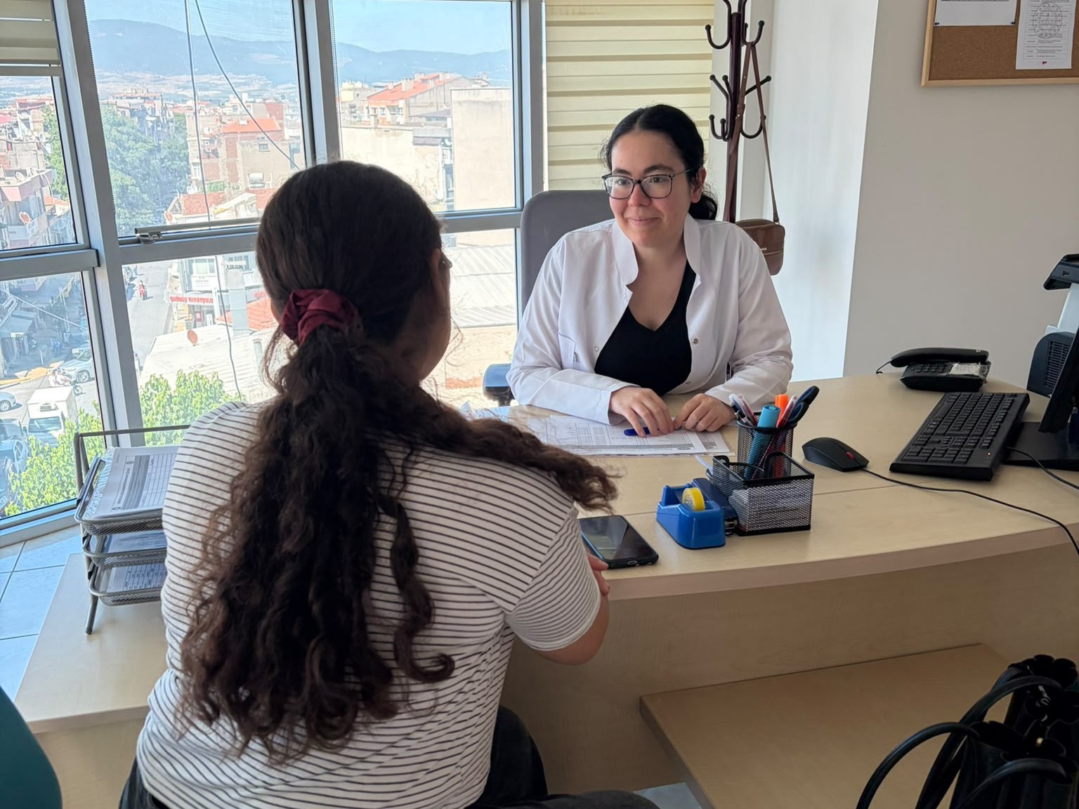 MANİSA BÜYÜKŞEHİR BELEDİYESİ EĞİTİM MERKEZLERİ (MABEM), YKS VE LGS TERCİH DÖNEMİNDE ÖĞRENCİLERİN GELECEKLERİNE YÖN VERMESİNE DESTEK OLDU. ÜCRETSİZ DANIŞMANLIK HİZMETİNDEN 2 BİN 71 ÖĞRENCİ İLE BİN 15 VELİ YARARLANDI.