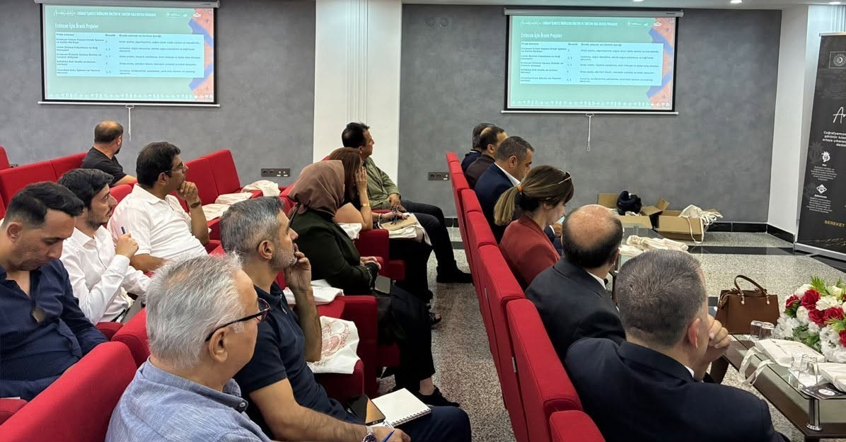 KUZEYDOĞU ANADOLU KALKINMA AJANSI (KUDAKA), ERZURUM, ERZİNCAN VE BAYBURT’TAKİ COĞRAFİ İŞARETLİ ÜRÜNLERİN EKONOMİYE KAZANDIRILMASI AMACIYLA BAŞLATTIĞI "ANADOLUDAKİLER COĞRAFİ İŞARETLİ ÜRÜNLERİN ÜRETİMİ VE TANITIMI MALİ DESTEK PROGRAMI" KAPSAMINDA BÖLGEDEKİ BİLGİLENDİRME VE TANITIM TOPLANTILARINI TAMAMLADI. PROGRAM KAPSAMINDA PROJELERE 10 MİLYON TL'YE KADAR MALİ DESTEK SAĞLANACAK.
