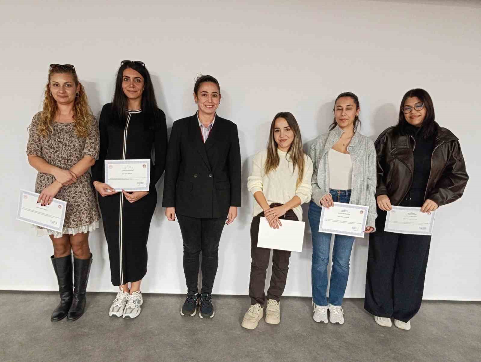 AYDIN ŞEHİR HASTANESİ'NDE ANNE S&Uuml;T&Uuml;N&Uuml;N TEŞVİKİ VE BEBEK DOSTU SAĞLIK KURULUŞLARI PROGRAMI KAPSAMINDA D&Uuml;ZENLENEN EMZİRME DANIŞMANLIĞI EĞİTİMİ'Nİ BAŞARIYLA TAMAMLAYAN KATILIMCILARA SERTİFİKALARI T&Ouml;RENLE VERİLDİ.