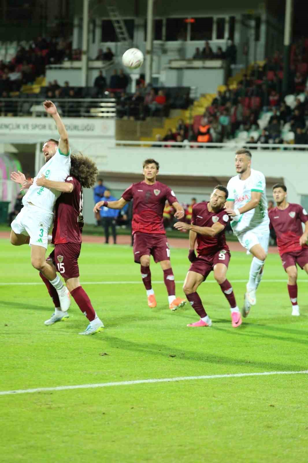 TFF 2. LİG BEYAZ GRUP 5. HAFTA MAÇINDA ISPARTA 32 SPOR, KONUK ETTİĞİ HATAYSPOR’U 1-0 MAĞLUP ETTİ.