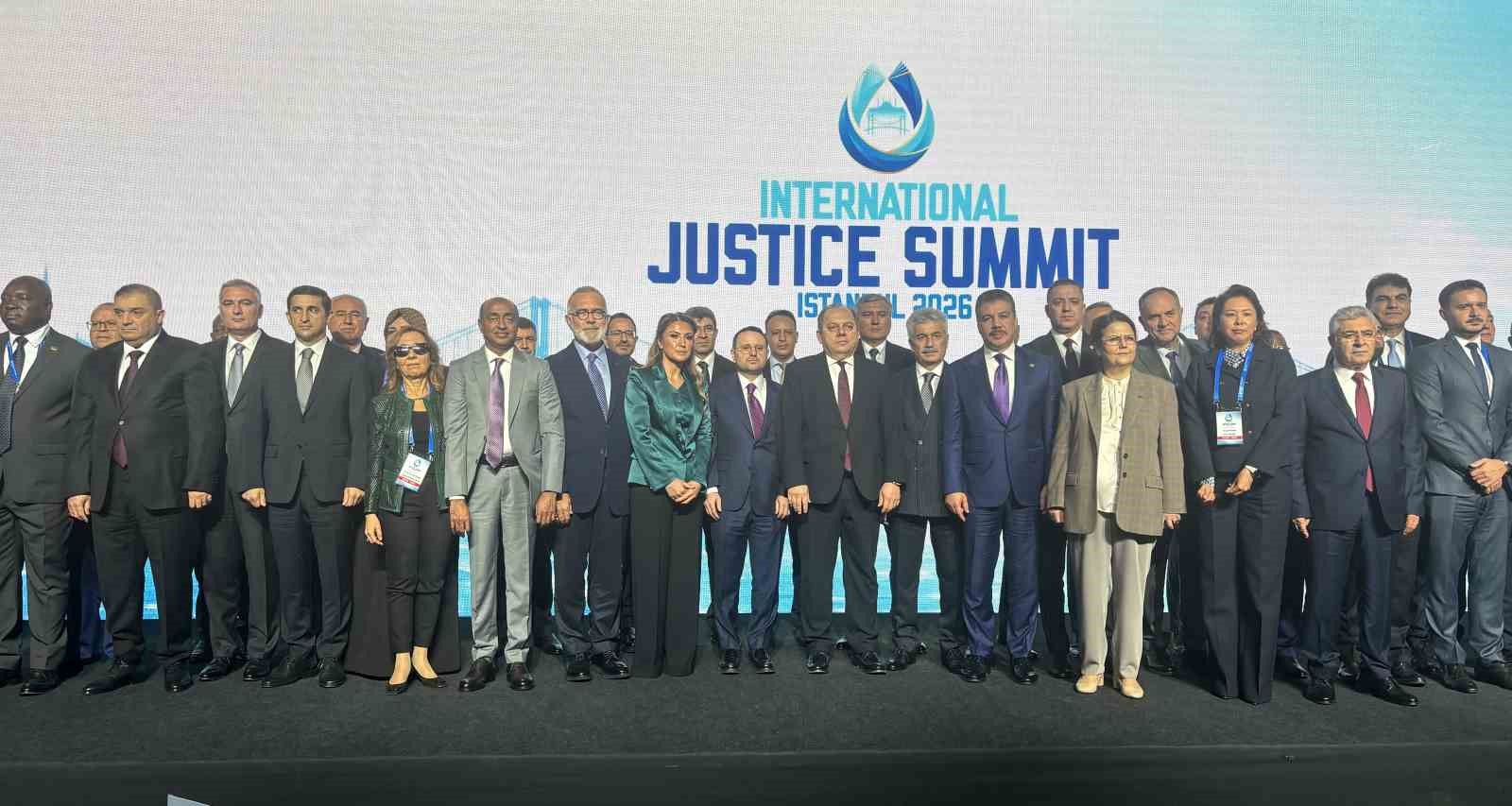 ADALET BAKANI AKIN GÜRLEK, İSTANBUL ÇIRAĞAN SARAYI'NDA ULUSLARARASI ADALET ZİRVESİNE KATILDI