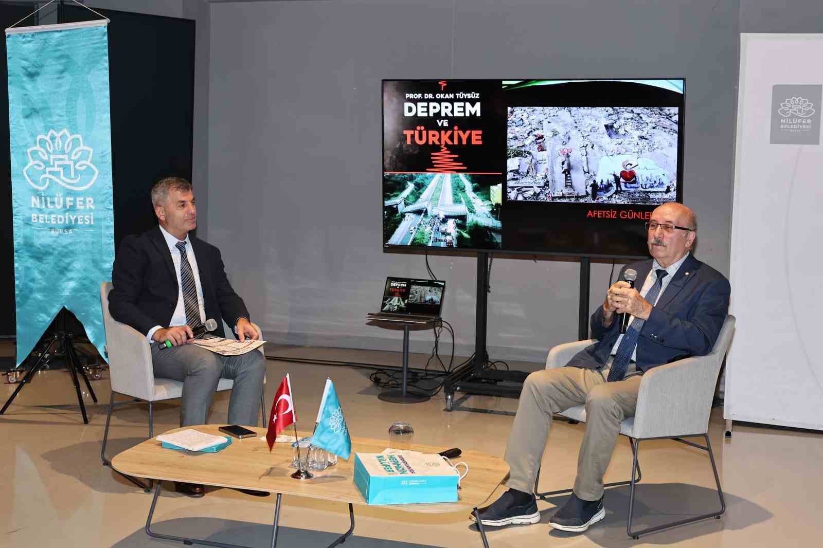 NİLÜFER BELEDİYESİ’NİN 17 AĞUSTOS DEPREMİNİN YILDÖNÜMÜNDE DÜZENLEDİĞİ SÖYLEŞİDE KONUŞAN JEOLOJİ MÜHENDİSİ PROF. DR. OKAN TÜYSÜZ, DİRİ FAY HATLARI ÜZERİNDE YAPILAŞMAYA İZİN VERİLMEMESİ VE YÖNETMELİKLERE SIKI SIKIYA UYULMASI GEREKTİĞİNİ VURGULADI. TÜYSÜZ, MEVCUT RİSKİN AZALTILMASI İÇİN GERÇEK KENTSEL DÖNÜŞÜMÜN UYGULANMASI, BİNA ANALİZLERİNİN YAPILMASI, HAYAT BOYU SÜRECEK AFET BİLİNCİ EĞİTİMLERİNİN VERİLMESİ GEREKTİĞİNİ SÖYLEDİ.