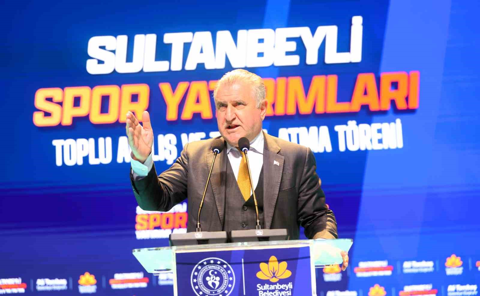 SULTANBEYLİ BELEDİYESİ TARAFINDAN HAYATA GEÇİRİLEN DEV SPOR YATIRIMLARI İÇİN TOPLU AÇILIŞ VE TEMEL ATMA TÖRENİ DÜZENLENDİ