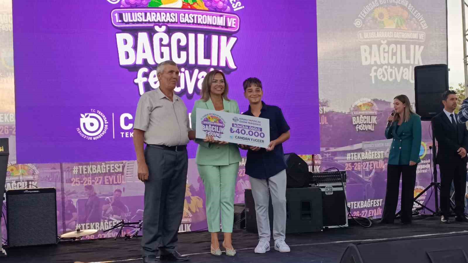 TEKİRDAĞ BÜYÜKŞEHİR BELEDİYESİ TARAFINDAN BU YIL İLK KEZ DÜZENLENEN 1. ULUSLARARASI GASTRONOMİ VE BAĞCILIK FESTİVALİ, KORTEJ YÜRÜYÜŞÜ, HALK OYUNLARI GÖSTERİLERİ VE ÇEŞİTLİ ETKİNLİKLERLE BAŞLADI. TÜRKİYE’NİN YANI SIRA FARKLI ÜLKELERDEN ŞEFLERİN DE KATILDIĞI FESTİVALDE, TEKİRDAĞ’IN YÖRESEL LEZZETLERİ, COĞRAFİ İŞARETLİ ÜRÜNLERİ VE BAĞCILIK KÜLTÜRÜ TANITILACAK.
