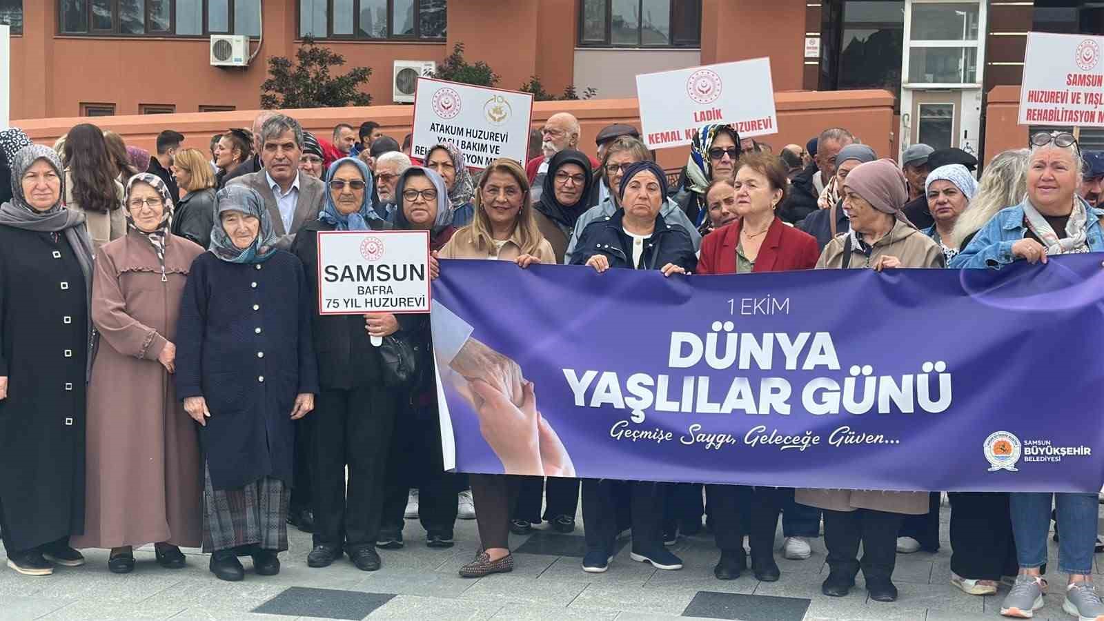 SAMSUN’DA 1 EKİM DÜNYA YAŞLILAR GÜNÜ DOLAYISIYLA FARKINDALIK YÜRÜYÜŞÜ VE ÇEŞİTLİ ETKİNLİKLERİN YER ALDIĞI PROGRAM DÜZENLENDİ.