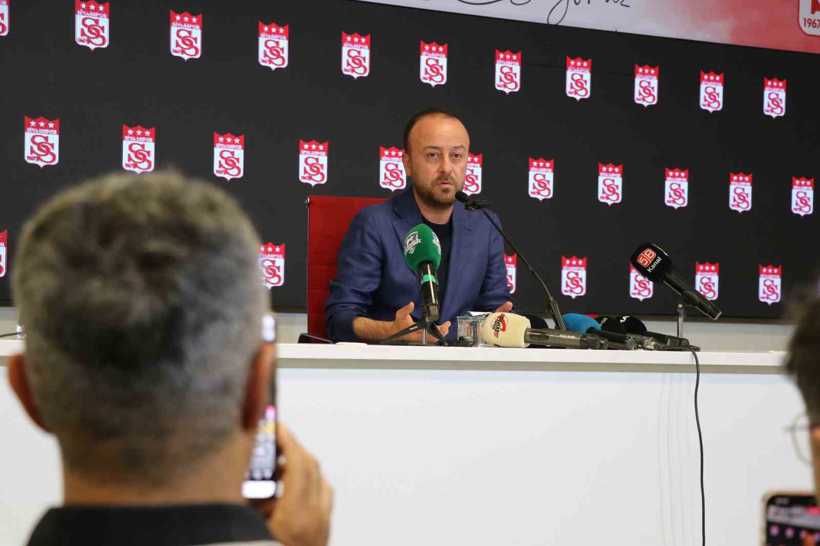 SİVASSPOR KULÜP BAŞKANI BURAK ÖZÇOBAN, YENİ SEZON PLANLAMASINDA MALİ DENGELERİN KORUNMASININ ÖNCELİKLİ OLDUĞUNU BELİRTEREK, "KULÜBÜ BİR DAHA BÖYLE BİR DURUMA DÜŞÜRMEK İSTEMİYORUZ" DEDİ.