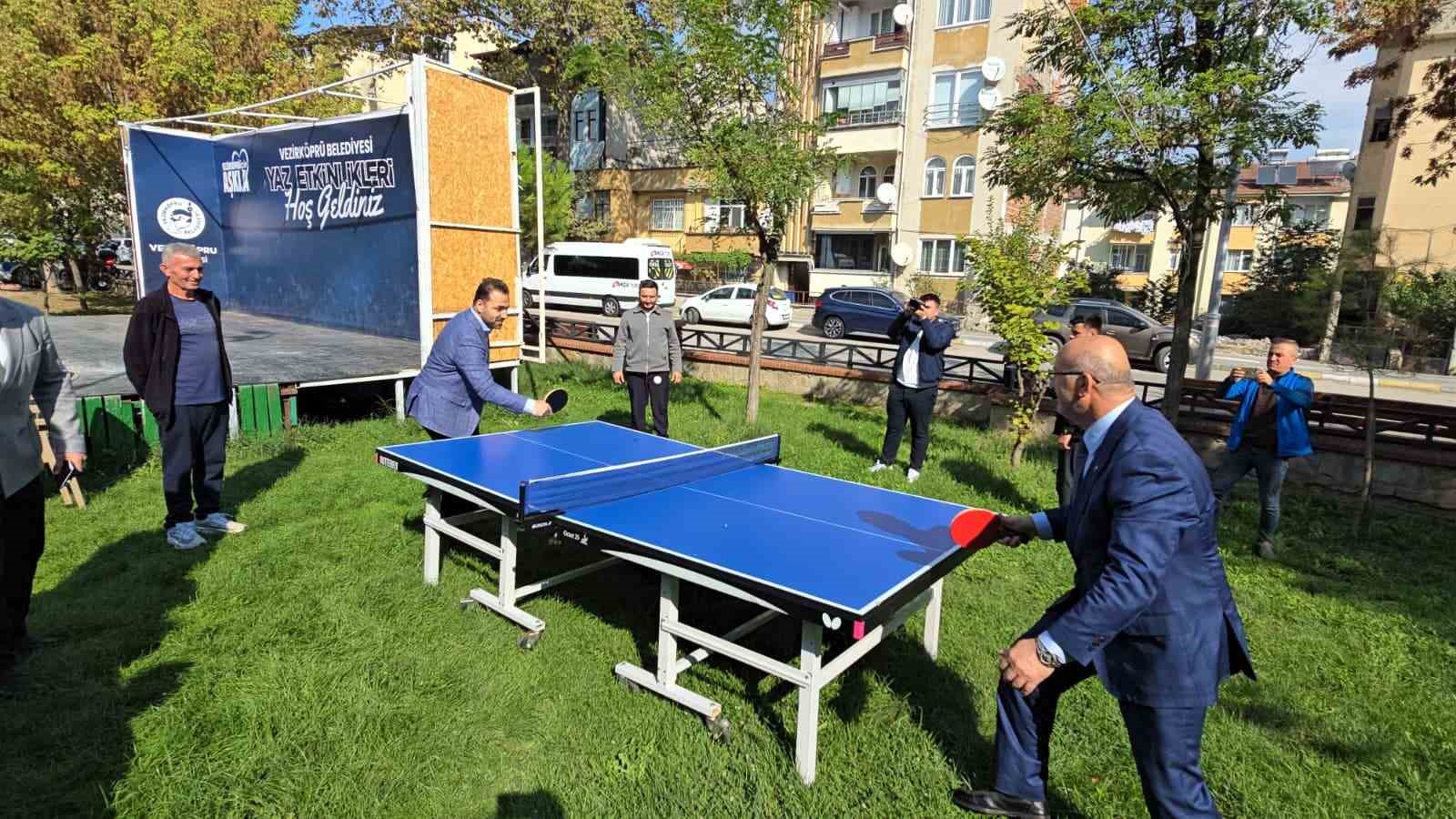 BAŞKAN GÜL VE İLÇE MÜDÜRÜ UZUN GENÇLERİN HEYECANINA ORTAK OLDU
