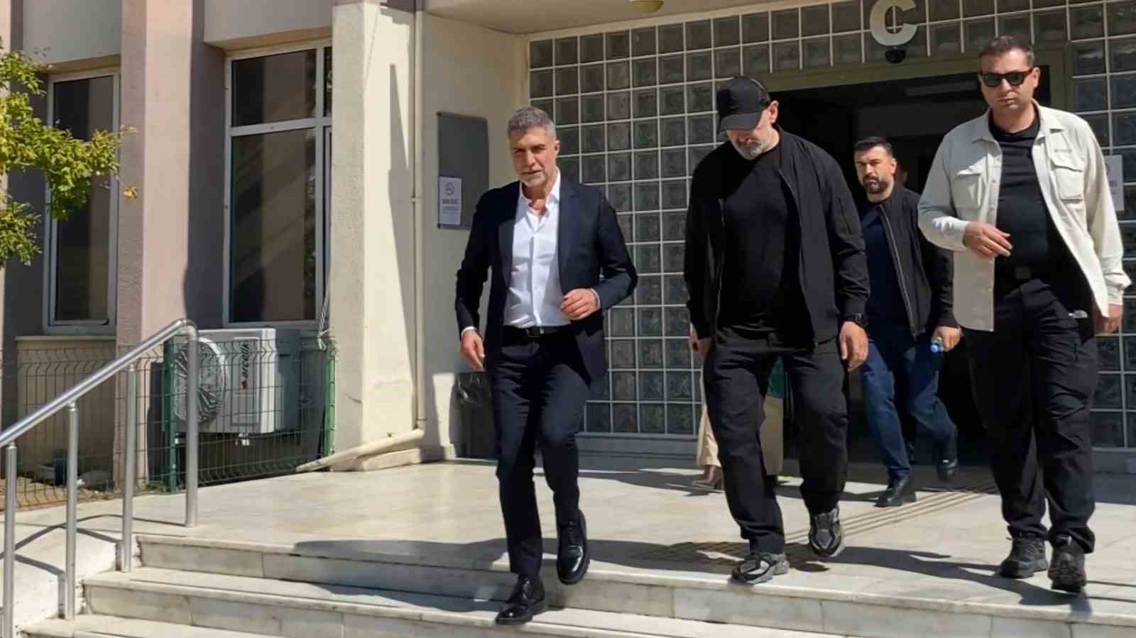 AYDIN’DA KARDEŞİ SİBEL DENİZ SEMERCİ HAKKINDA AÇILAN HAKARET DAVASINDA TANIK OLARAK DİNLENEN ÖZCAN DENİZ, DURUŞMA SONRASI YAPTIĞI AÇIKLAMADA DAVAYI “YERSİZ VE HAKSIZ” OLARAK NİTELENDİREREK KARDEŞİNE DESTEK VERDİĞİNİ SÖYLEDİ.