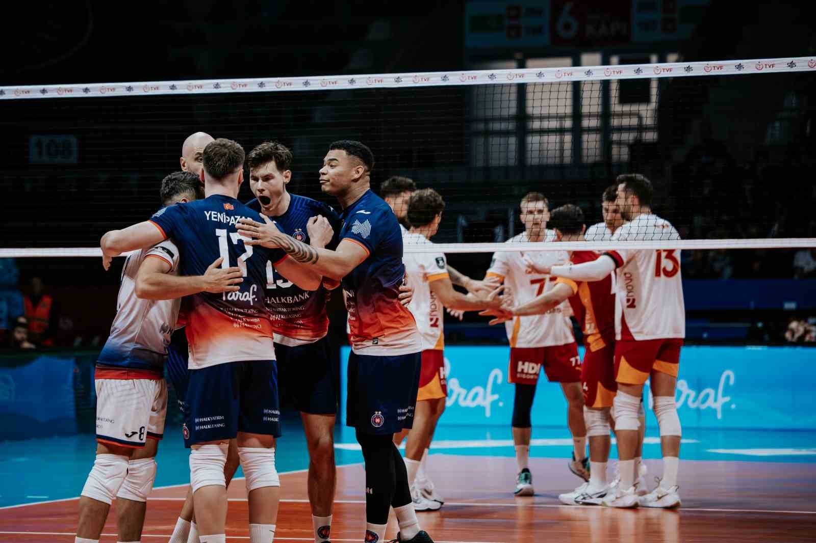 EFELER LİGİ’NİN İLK HAFTASINDA HALKBANK, SAHASINDA GALATASARAY'I 3-1 MAĞLUP ETTİ.