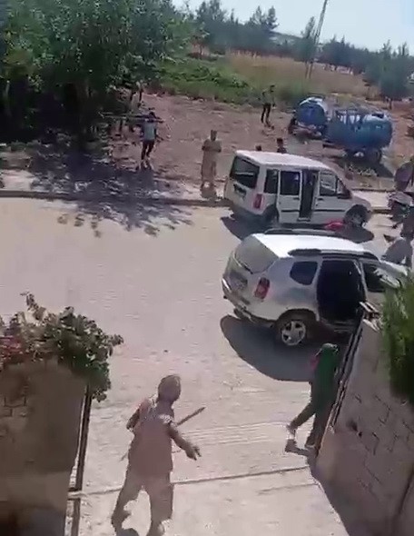 ADIYAMAN’IN SAMSAT İLÇESİNDE İKİ GRUP ARASINDA ÇIKAN KAVGAYA POLİS EKİPLERİ MÜDAHALE ETTİ.