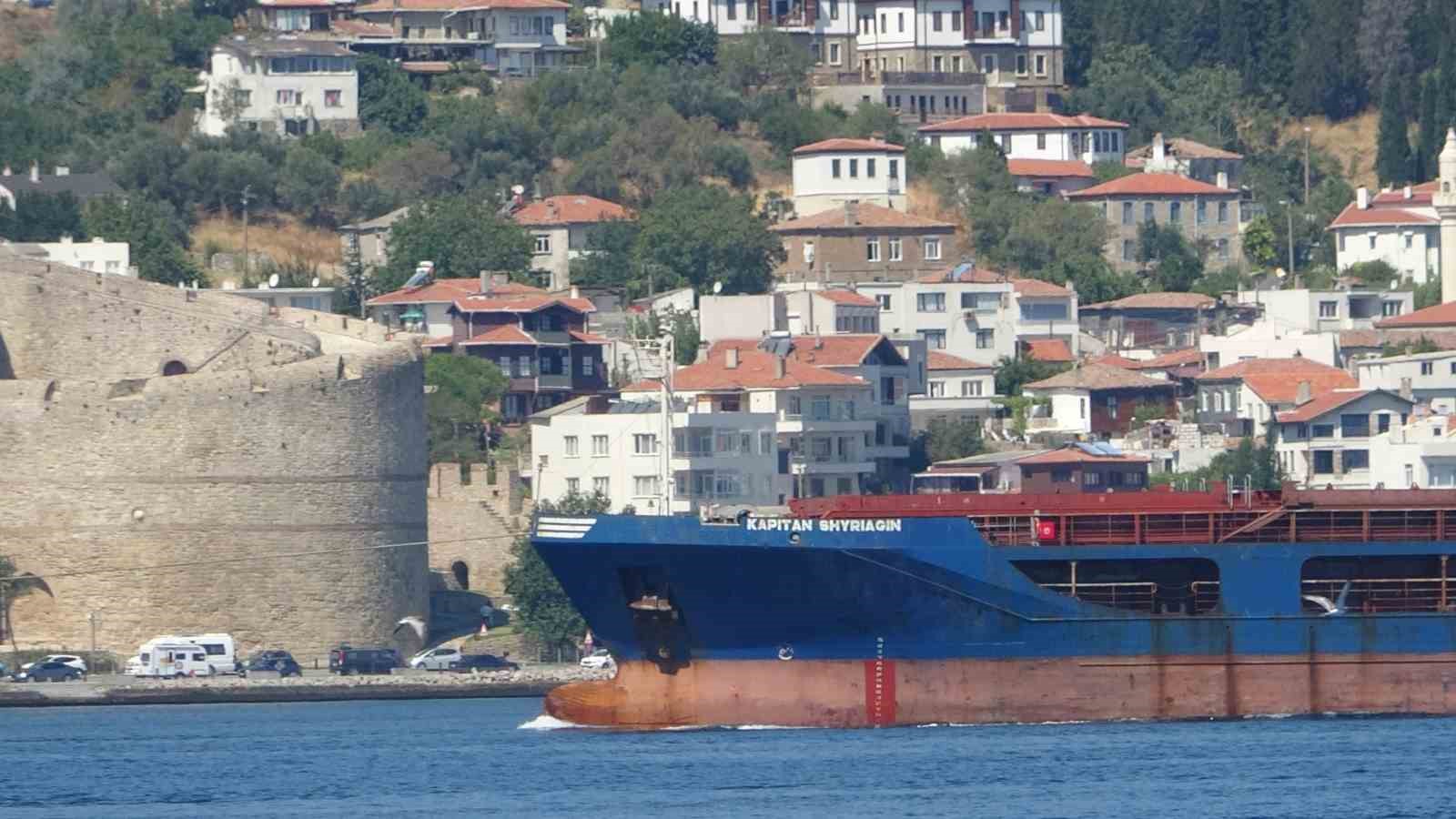 ÇANAKKALE BOĞAZI’NDAN GEÇEN 142 METRE BOYUNDAKİ ’KAPITAN SHYRIAGIN’ İSİMLİ GENEL KARGO GEMİSİ MAKİNE ARIZASI YAPTI. GEMİ KILAVUZ KAPTAN REFAKATİNDE RÖMORKÖR İLE YEDEKLENİP ÇEKİLEREK KARANLIK LİMAN'A DEMİRLETİLDİ.