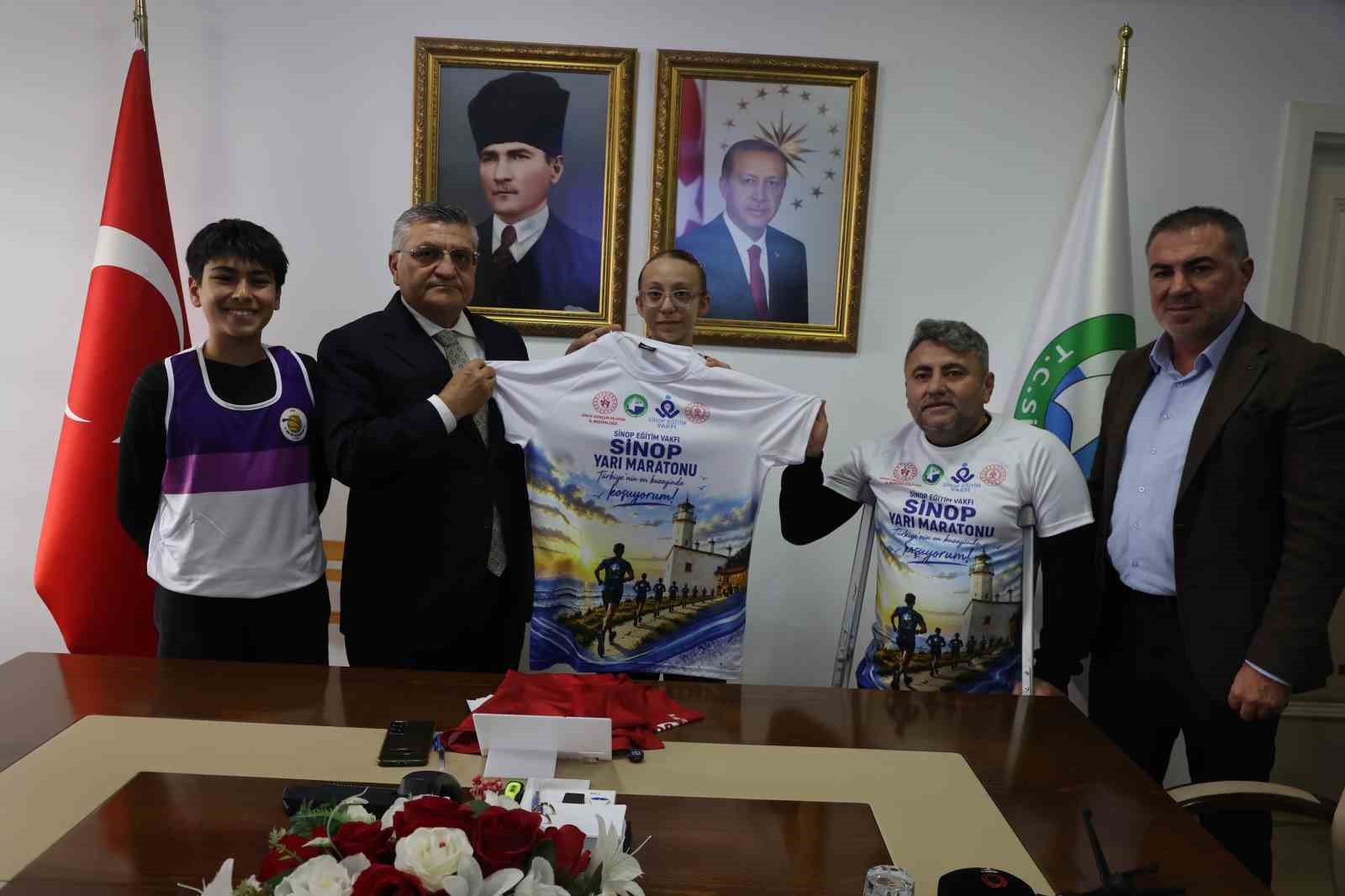 SİNOP’TA 4 EKİM PAZAR GÜNÜ İLK KEZ DÜZENLENECEK SİNOP SEV YARI MARATONU’NA 39 İLDEN 700’ÜN ÜZERİNDE SPORCU KAYIT YAPTIRDI. ORGANİZASYONDA 6 FARKLI ÜLKEDEN ATLETLER DE YER ALACAK.