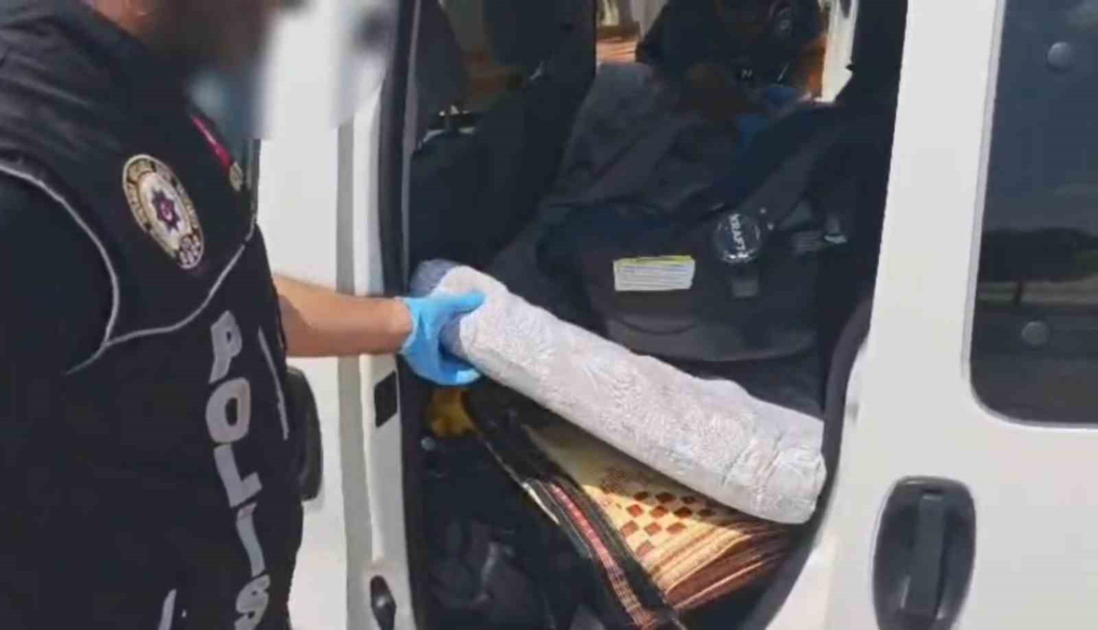 ŞANLIURFA'DA 20 KİLO 600 GRAM ESRAR ELE GEÇİRİLDİ