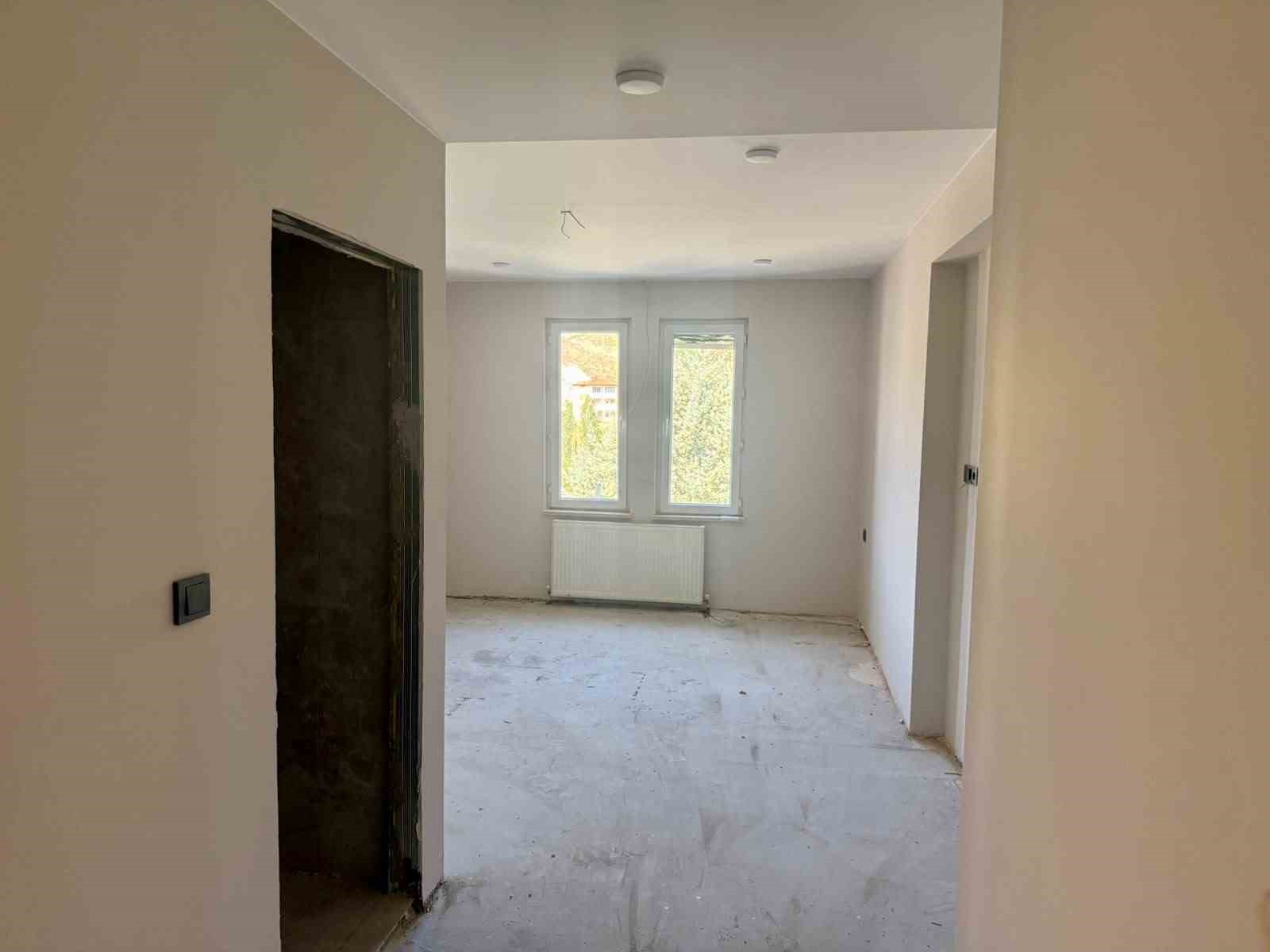 MALATYA'NIN KULUNCAK İLÇESİNDE, TURİZM VE KONAKLAMA KAPASİTESİNİN ARTIRILMASI AMACIYLA YAPIMINA BAŞLANAN 50 YATAKLI VE 16 ODALI OTEL PROJESİNDE ÇALIŞMALAR SÜRÜYOR.