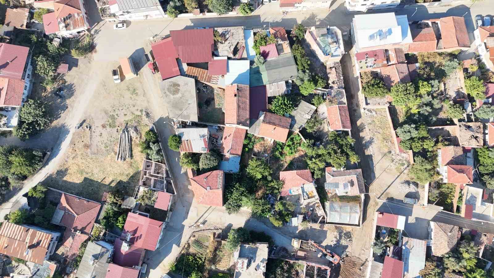 SÜMER MAHALLESİ’NDE YOL ÇALIŞMALARI SÜRÜYOR