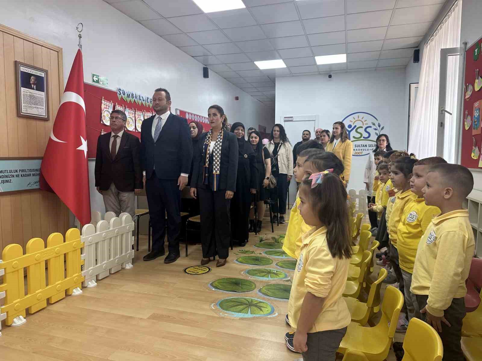 SAYGI DURUŞU YAPILDI VE İSTİKLAL MARŞI OKUNDU.