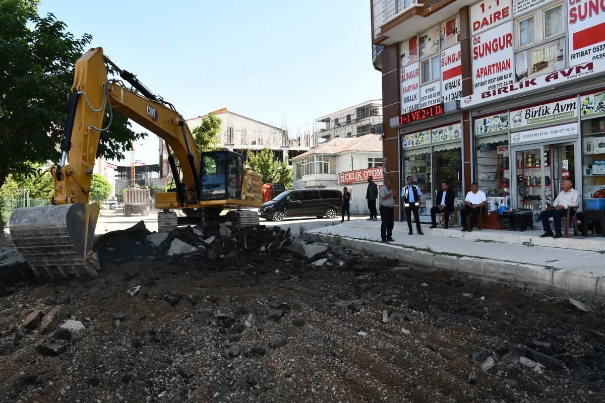 PATNOS BELEDİYESİ’NDEN ATATÜRK MAHALLESİ’NE ULAŞIM YATIRIMI: YOL YENİLEME ÇALIŞMALARI BAŞLADI