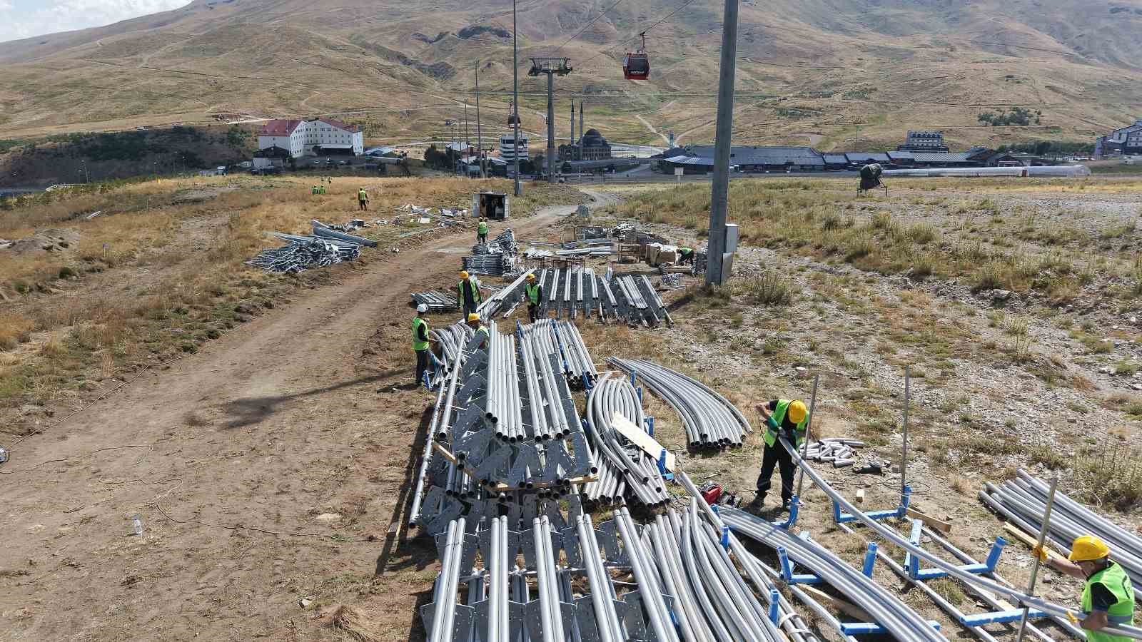 KAYSERİ BÜYÜKŞEHİR BELEDİYESİ’NİN ERCİYES KAYAK MERKEZİ’Nİ DÖRT MEVSİM TURİZMİN GÜÇLÜ MERKEZLERİNDEN BİRİ HALİNE GETİRME VİZYONU İSTİKAMETİNDE HAYATA GEÇİRİLEN DAĞ KIZAĞI PROJESİNDE ÇALIŞMALAR BAŞLADI.