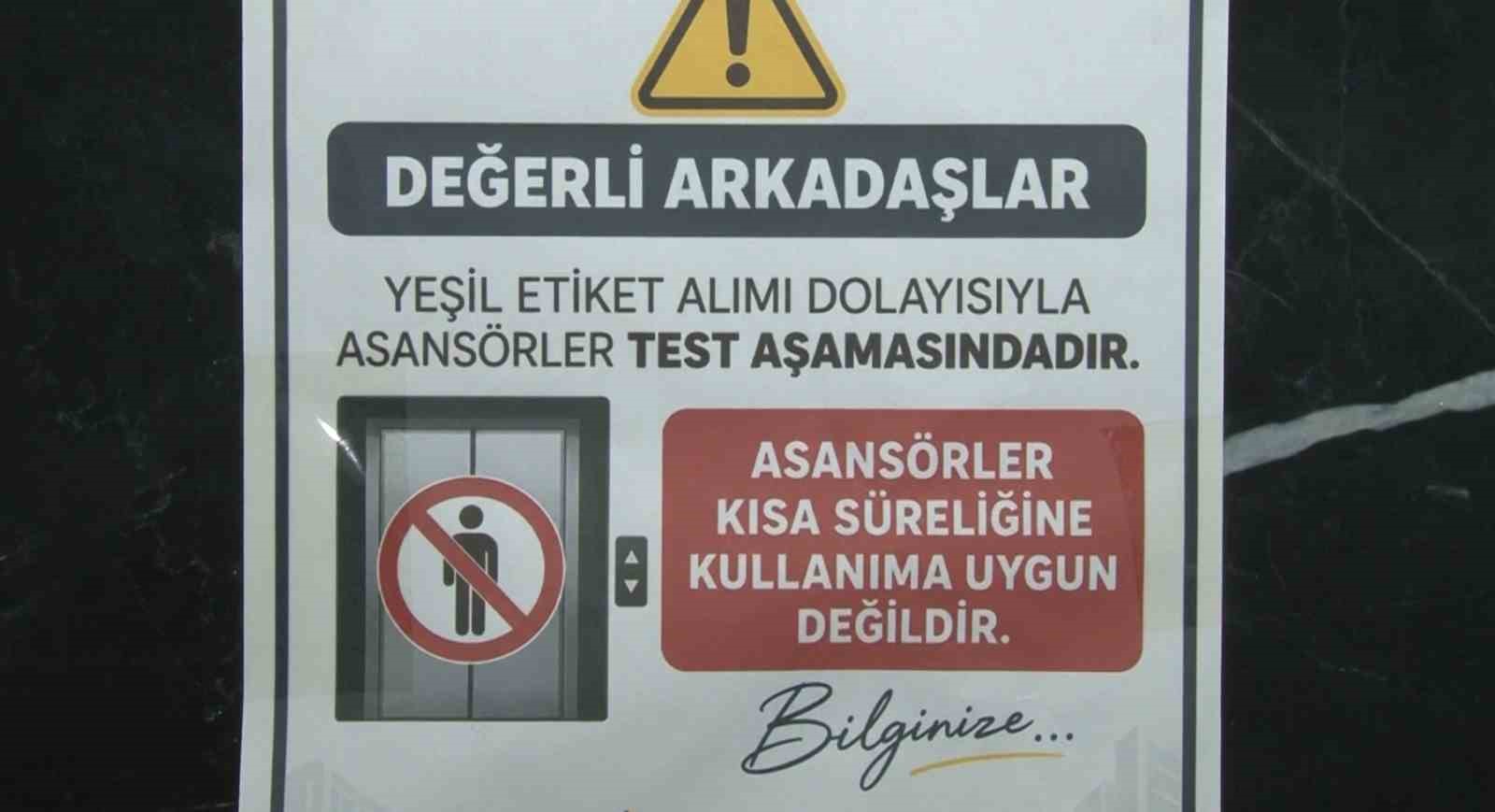 ADANA’DA 11 KATLI APARTMANIN SAKİNLERİ, SIK SIK ARIZALANAN ASANSÖR NEDENİYLE MAĞDURİYET YAŞADIKLARINI BELİRTEREK ADETA İSYAN ETTİ.